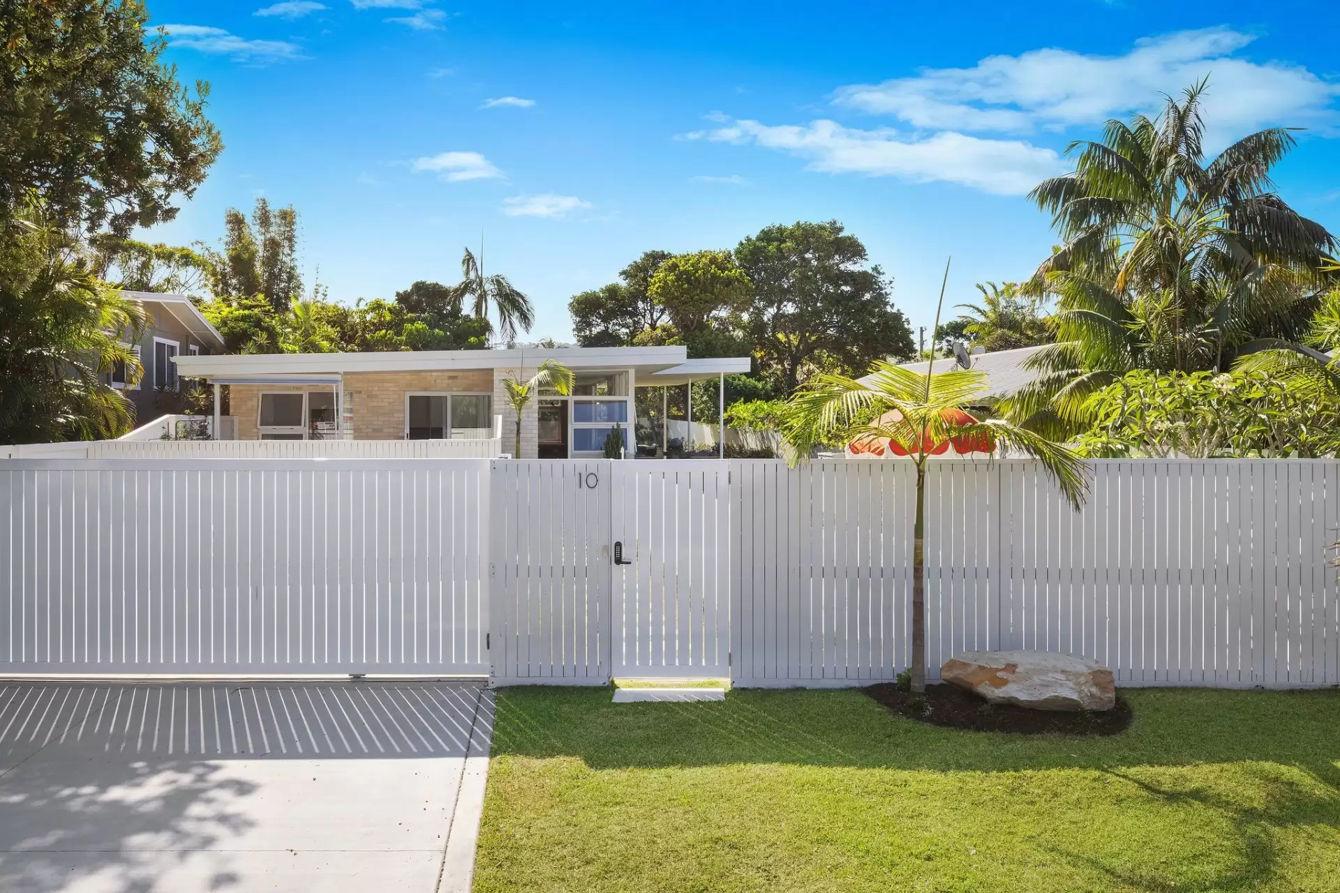 10 Brandon Street, Suffolk Park Sold by Byron Bay Sotheby's International Realty - image 1