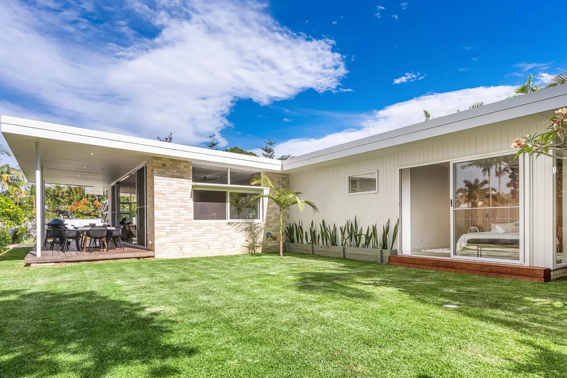 10 Brandon Street, Suffolk Park Sold by Byron Bay Sotheby's International Realty - image 1