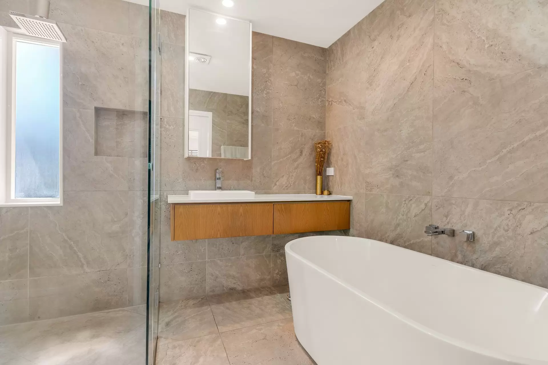 4/47 Belongil Crescent, Byron Bay Sold by Byron Bay Sotheby's International Realty - image 1