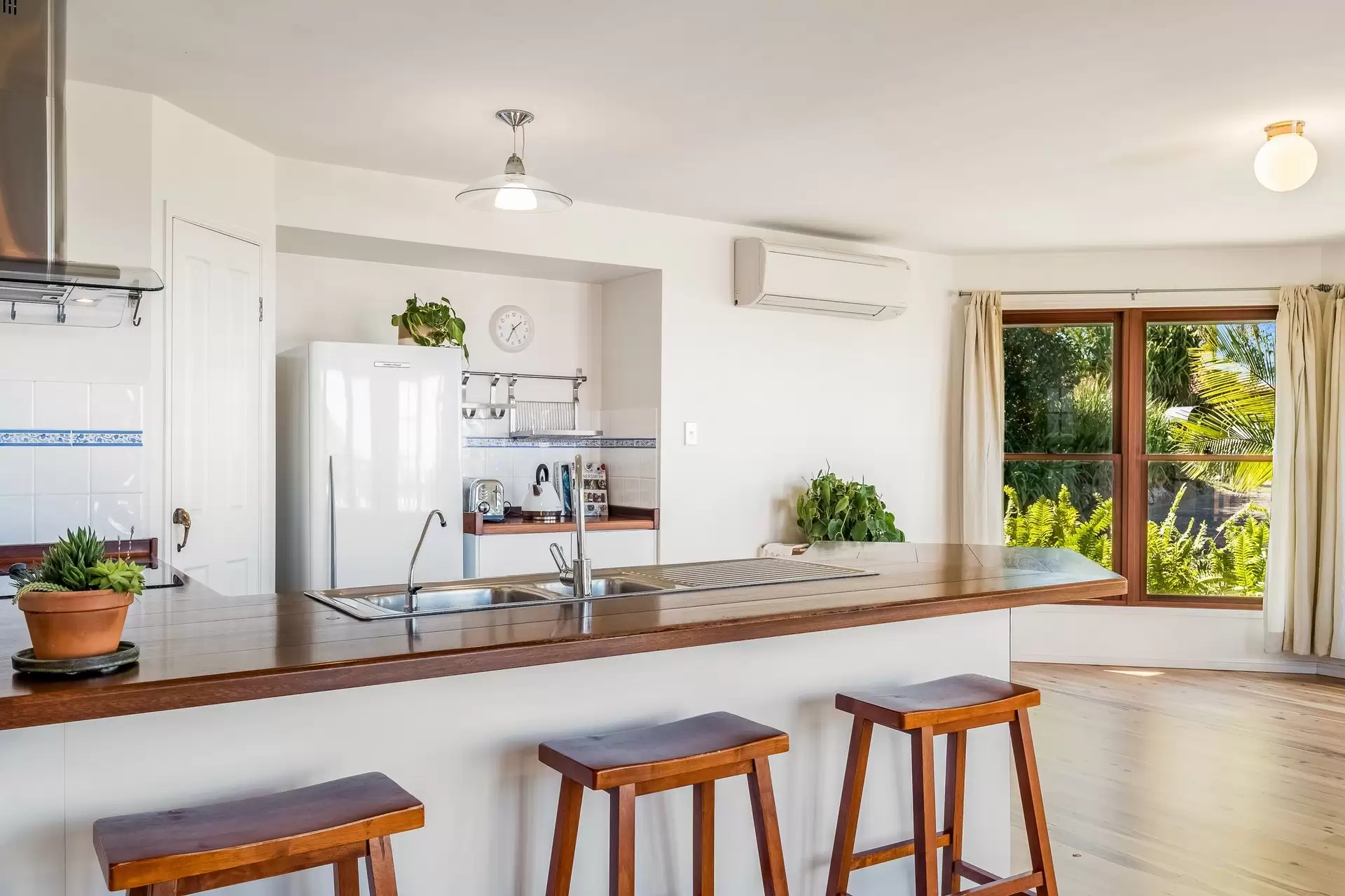 13 Yengarie Way, Ocean Shores Sold by Byron Bay Sotheby's International Realty - image 1