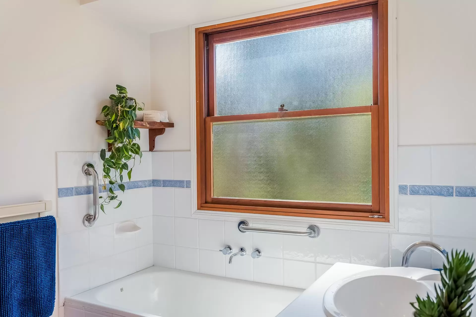 13 Yengarie Way, Ocean Shores Sold by Byron Bay Sotheby's International Realty - image 1