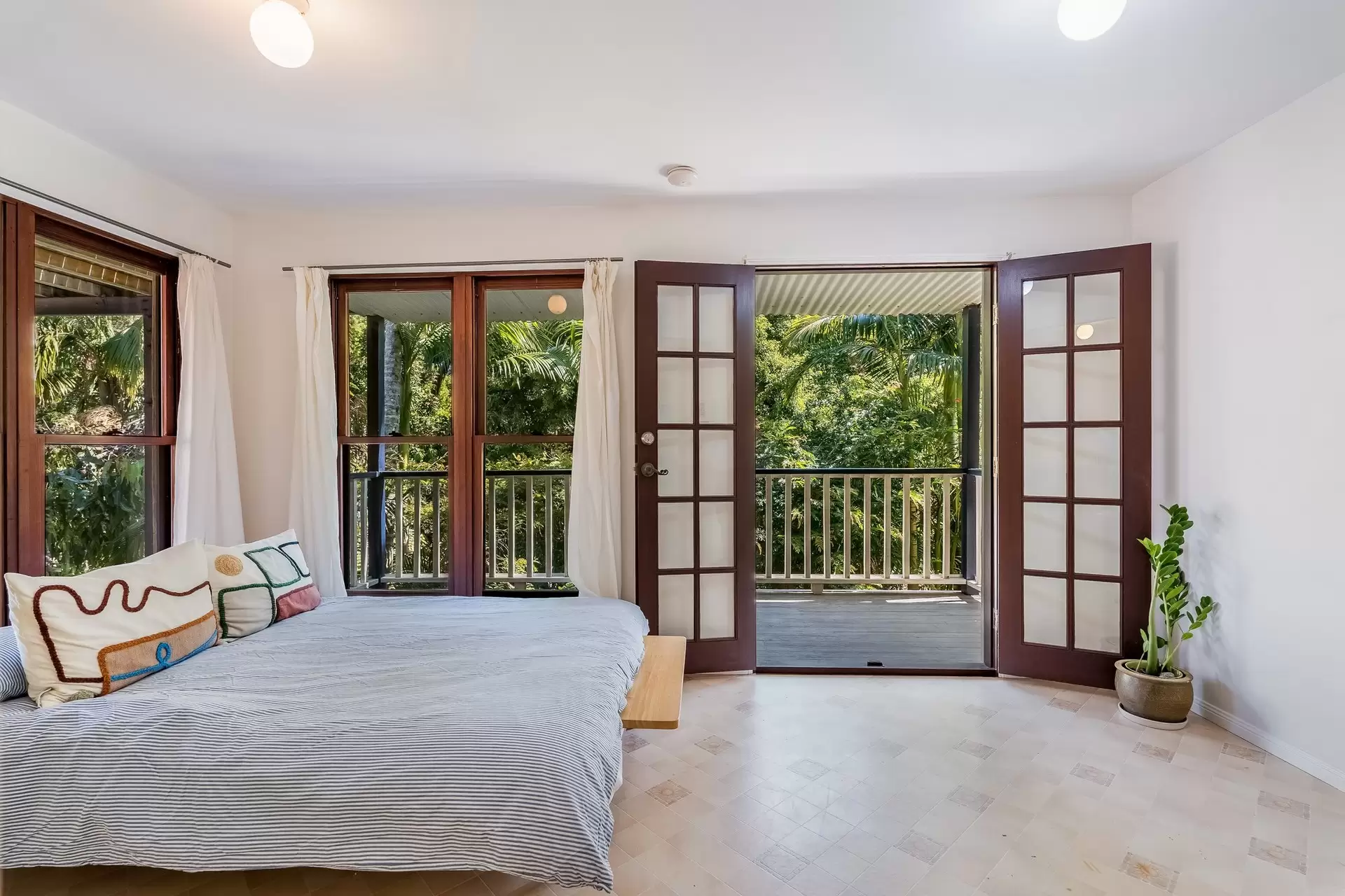 13 Yengarie Way, Ocean Shores Sold by Byron Bay Sotheby's International Realty - image 1