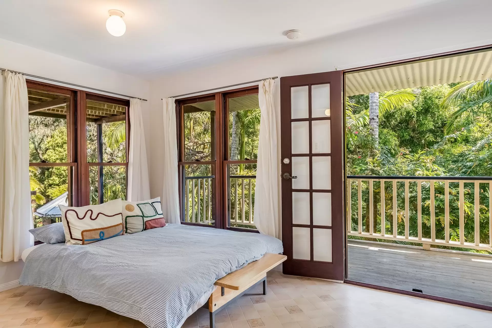 13 Yengarie Way, Ocean Shores Sold by Byron Bay Sotheby's International Realty - image 1