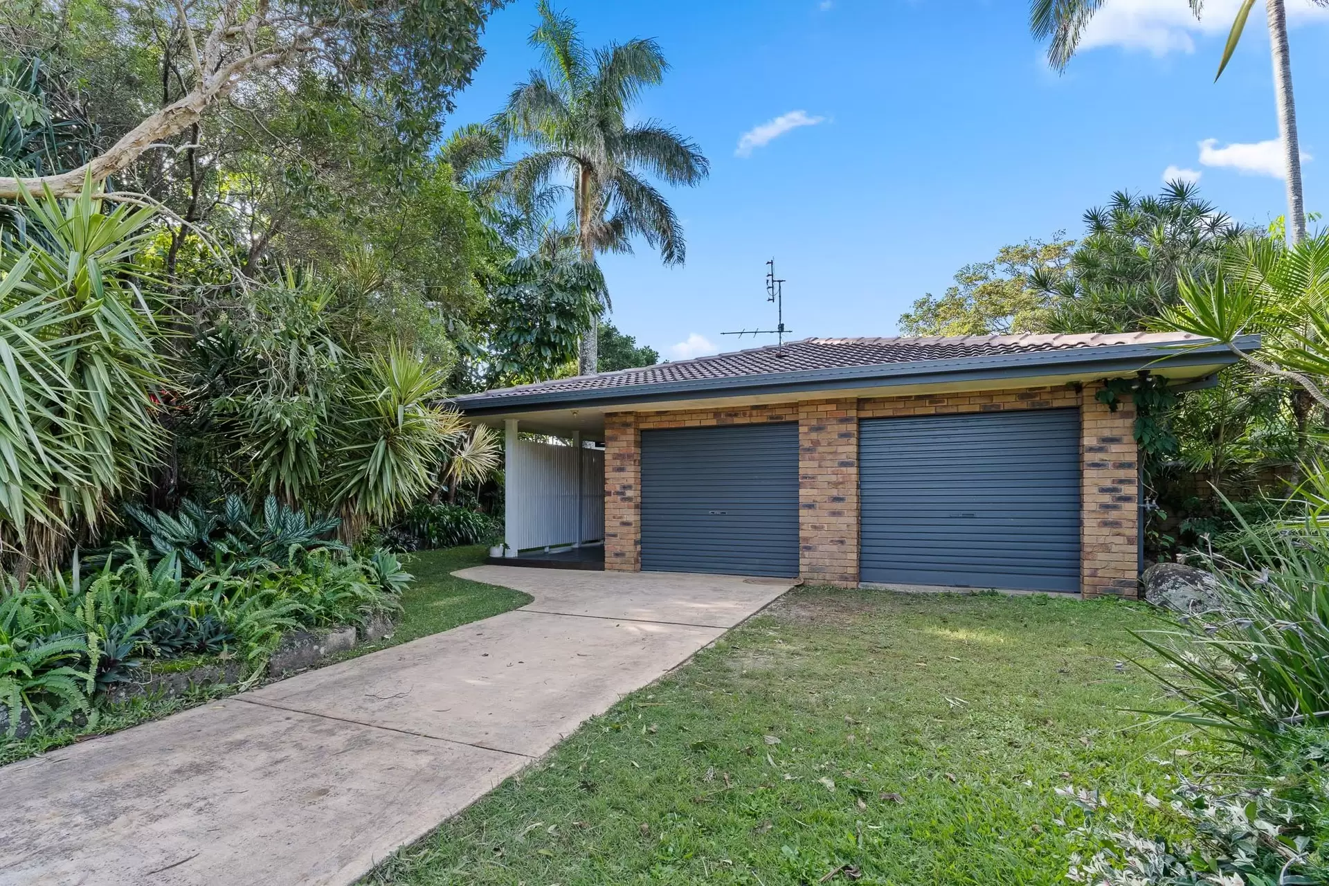 3 Ocean Street, Byron Bay Sold by Byron Bay Sotheby's International Realty - image 1