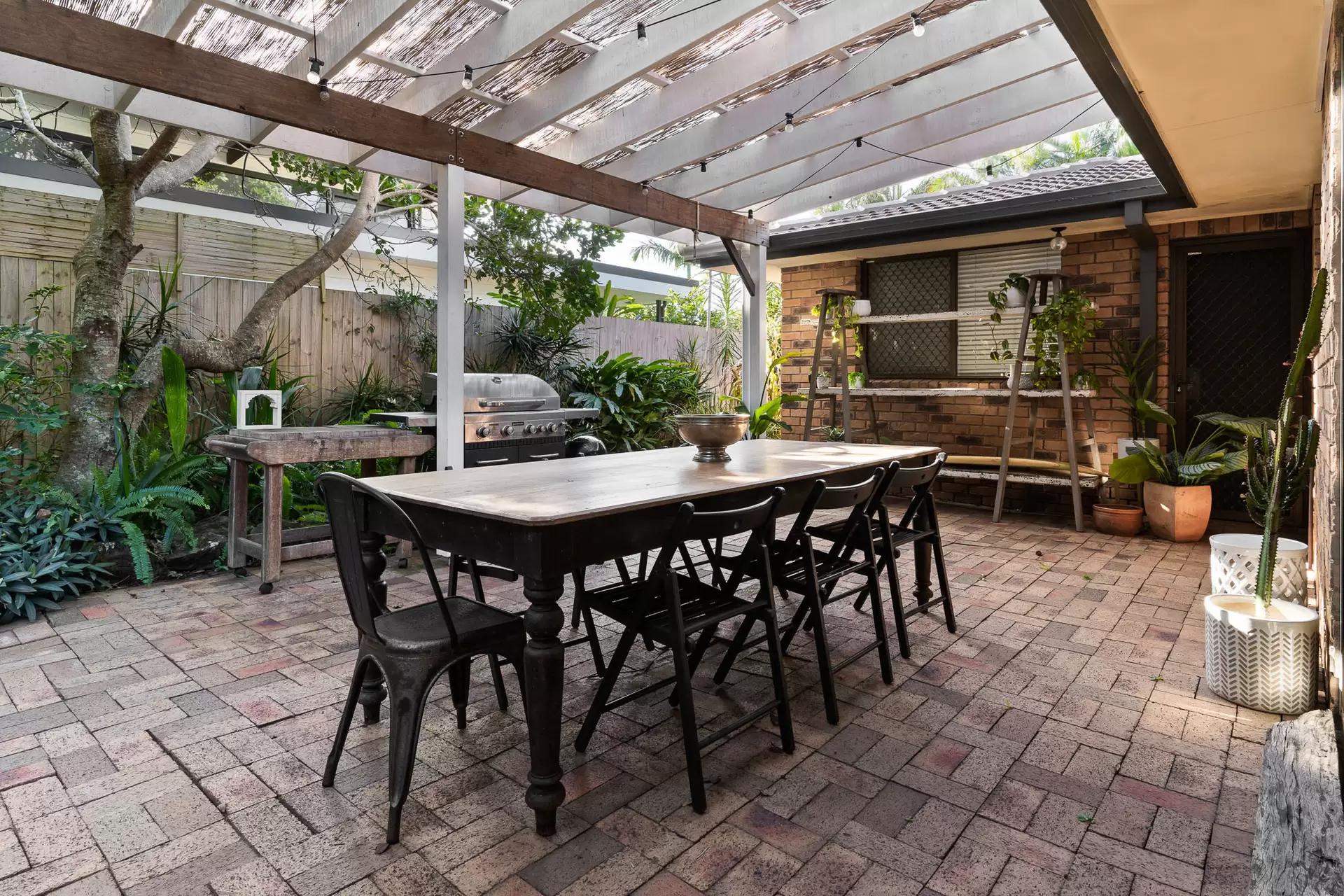 3 Ocean Street, Byron Bay Sold by Byron Bay Sotheby's International Realty - image 1