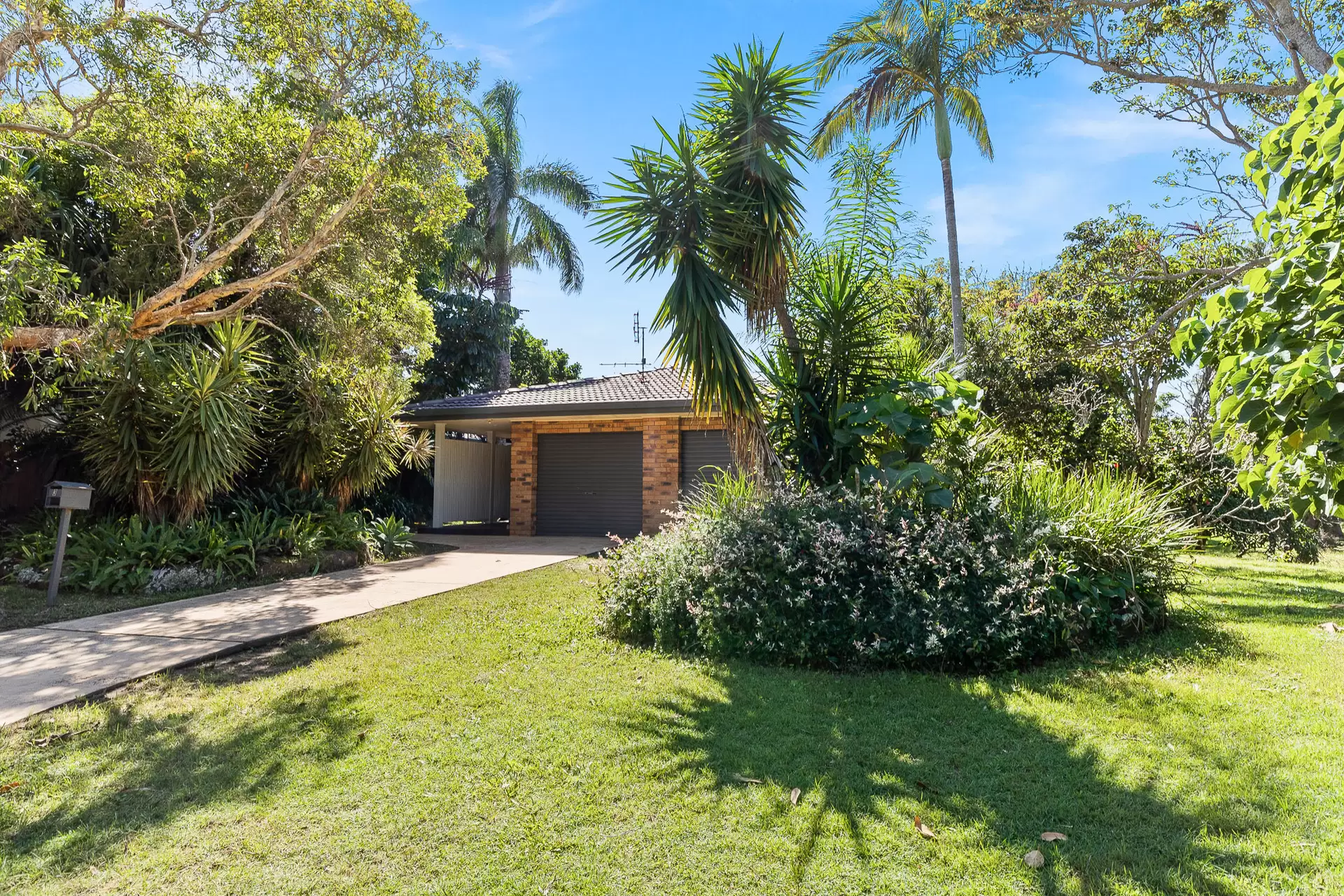 3 Ocean Street, Byron Bay Sold by Byron Bay Sotheby's International Realty - image 1