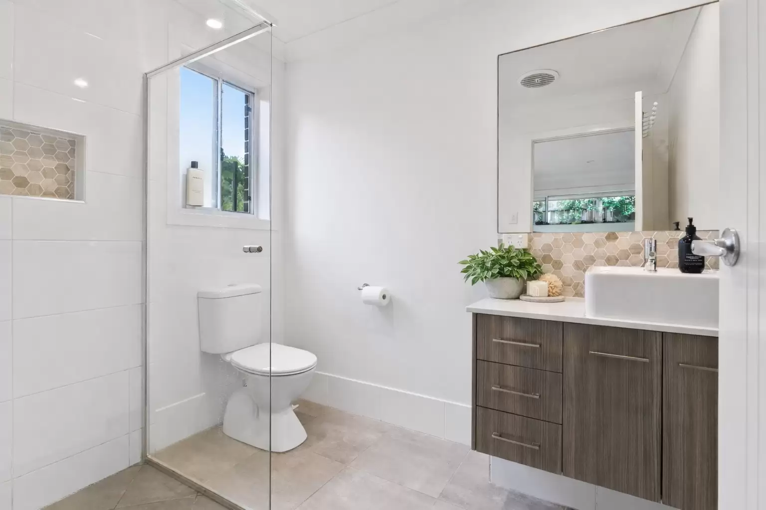 2/16 Oodgeroo Gardens, Byron Bay Sold by Byron Bay Sotheby's International Realty - image 1