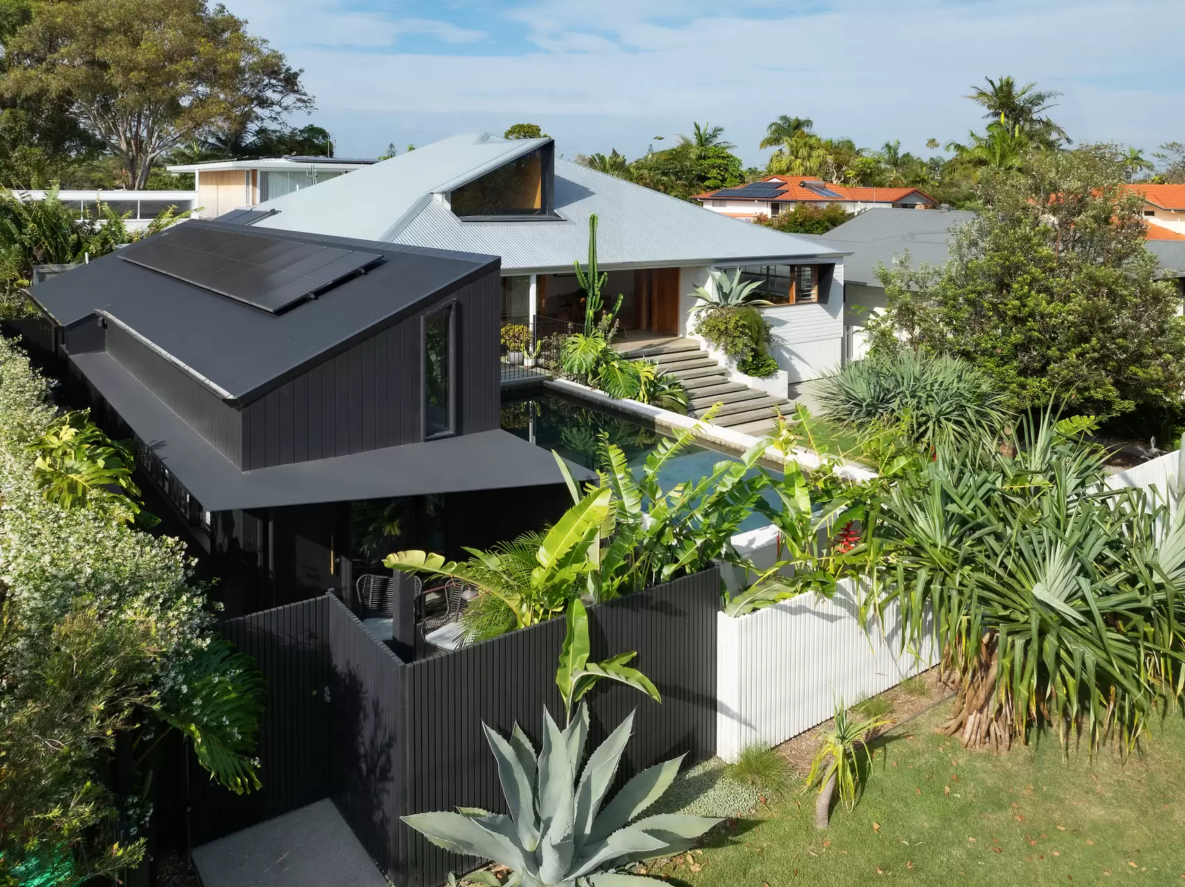 36 Carlyle Street, Byron Bay Sold by Byron Bay Sotheby's International Realty - image 1