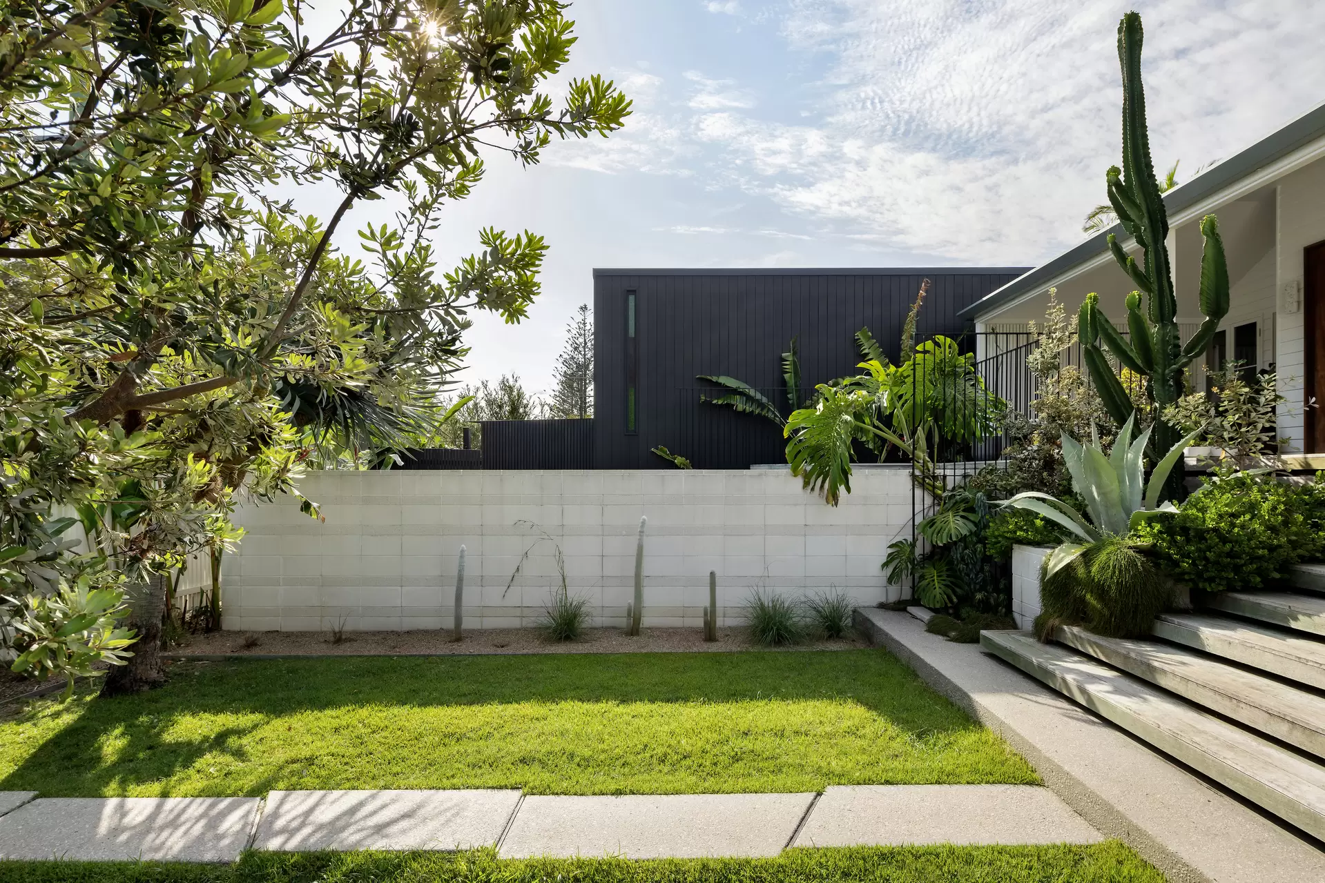 36 Carlyle Street, Byron Bay Sold by Byron Bay Sotheby's International Realty - image 1