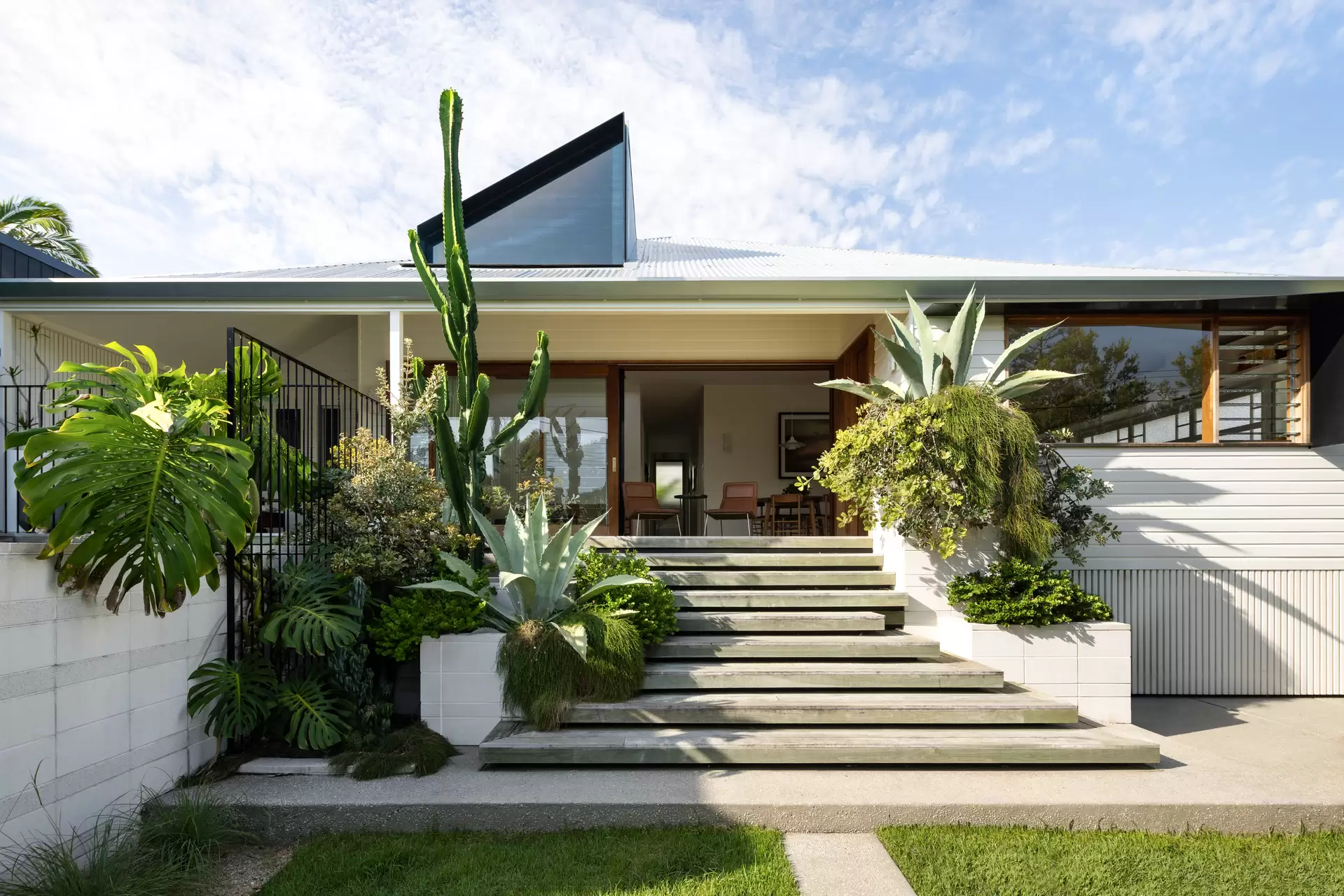 36 Carlyle Street, Byron Bay Sold by Byron Bay Sotheby's International Realty - image 1