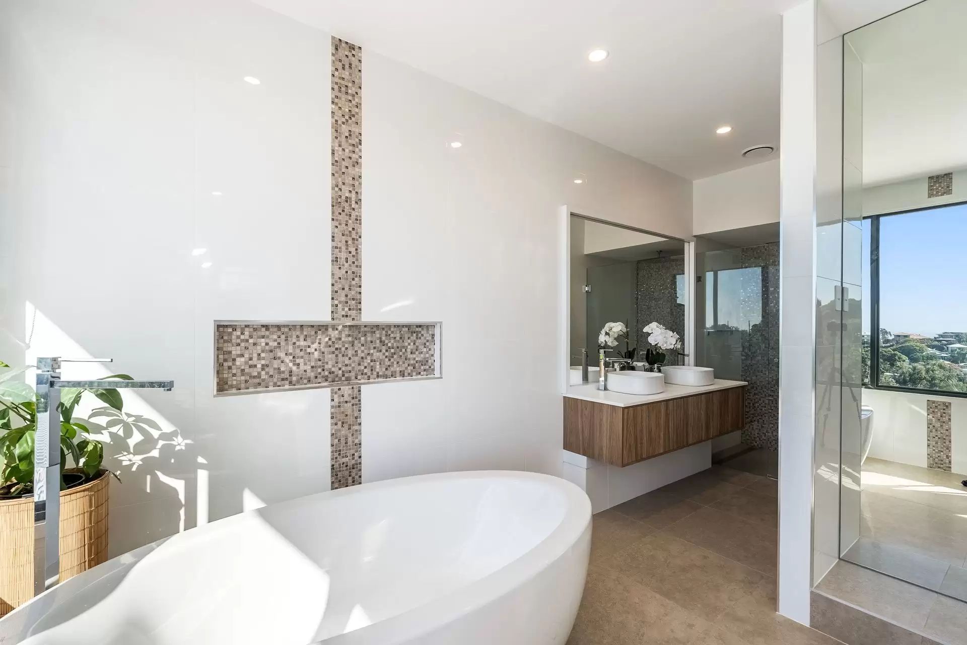 83 Paterson Street, Byron Bay For Sale by Byron Bay Sotheby's International Realty - image 1
