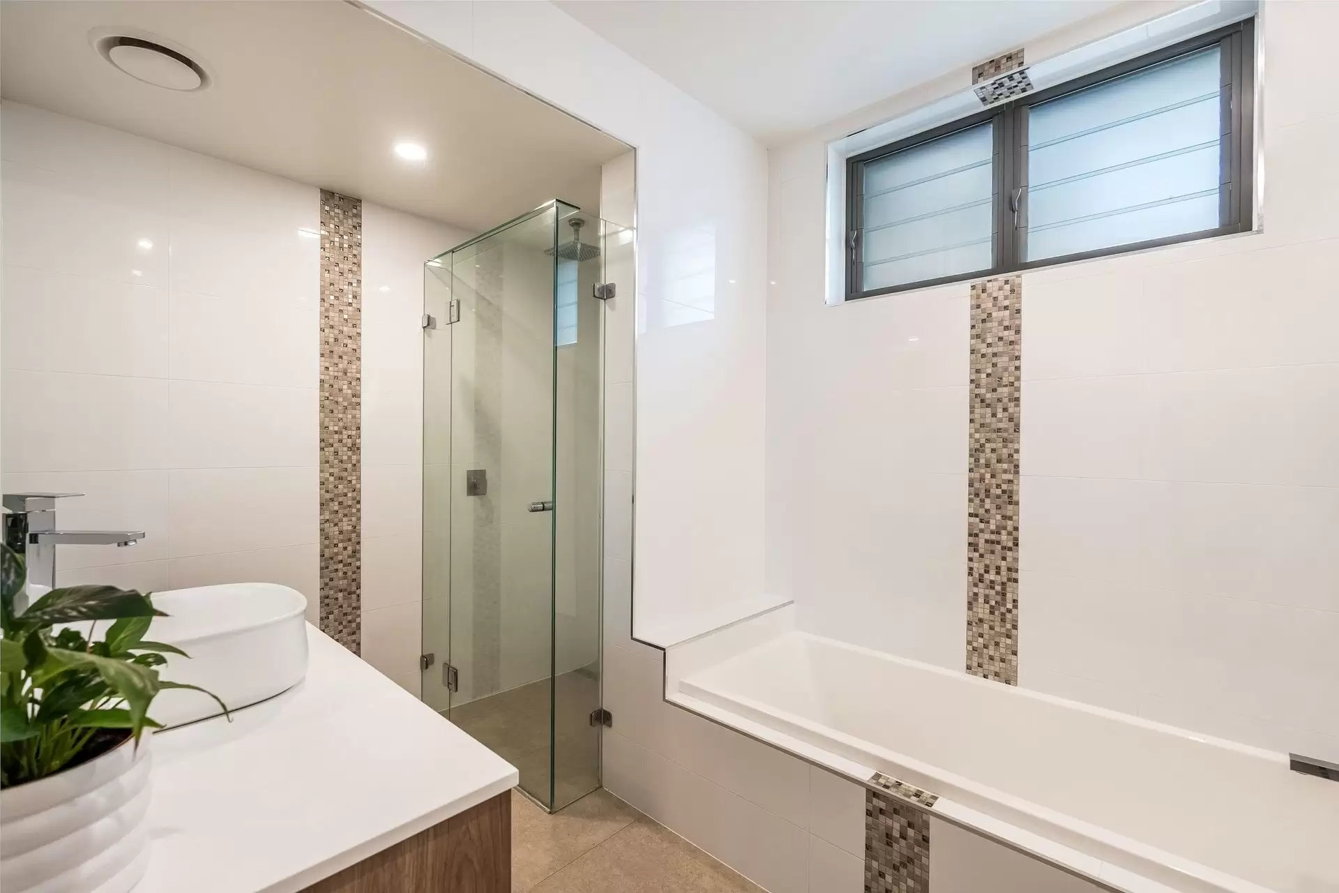 83 Paterson Street, Byron Bay For Sale by Byron Bay Sotheby's International Realty - image 1