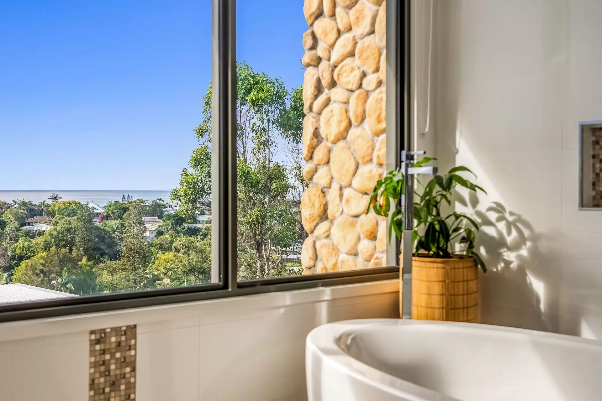 83 Paterson Street, Byron Bay For Sale by Byron Bay Sotheby's International Realty - image 1