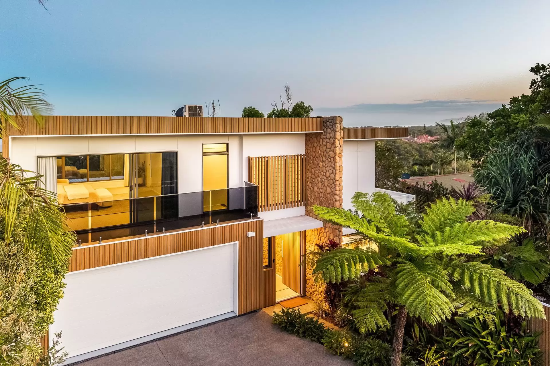 83 Paterson Street, Byron Bay For Sale by Byron Bay Sotheby's International Realty - image 1