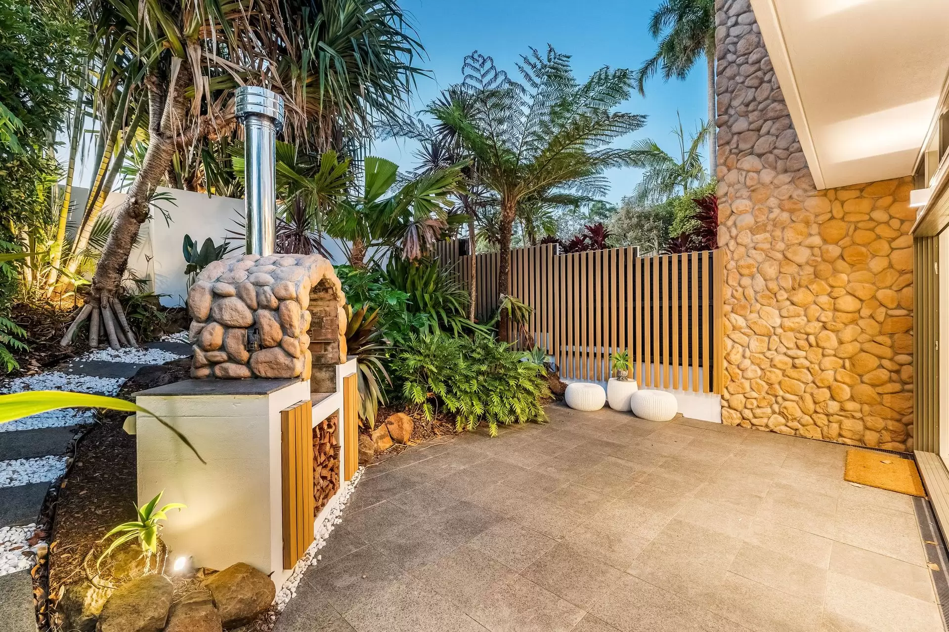 83 Paterson Street, Byron Bay For Sale by Byron Bay Sotheby's International Realty - image 1