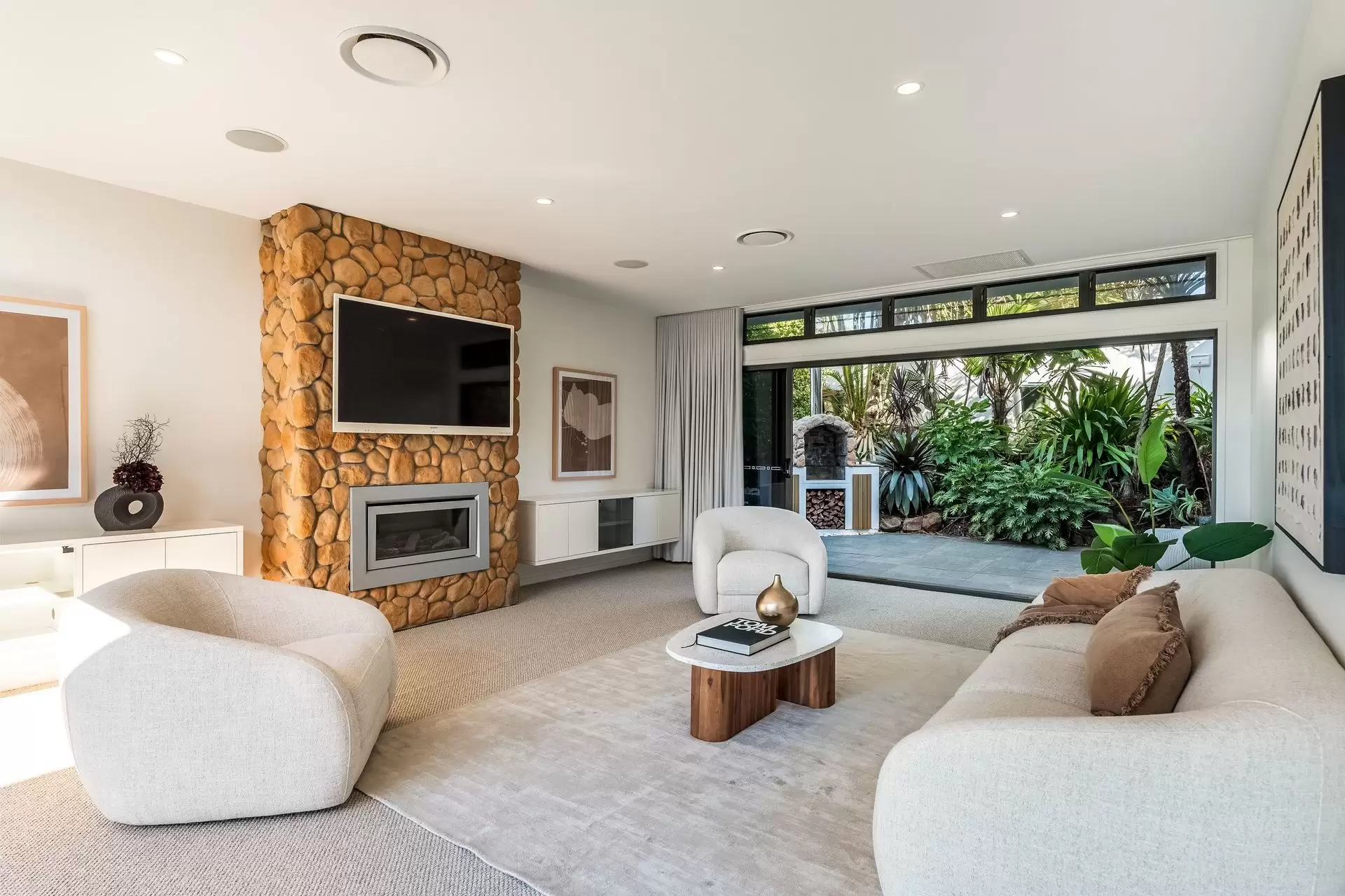 83 Paterson Street, Byron Bay For Sale by Byron Bay Sotheby's International Realty - image 1