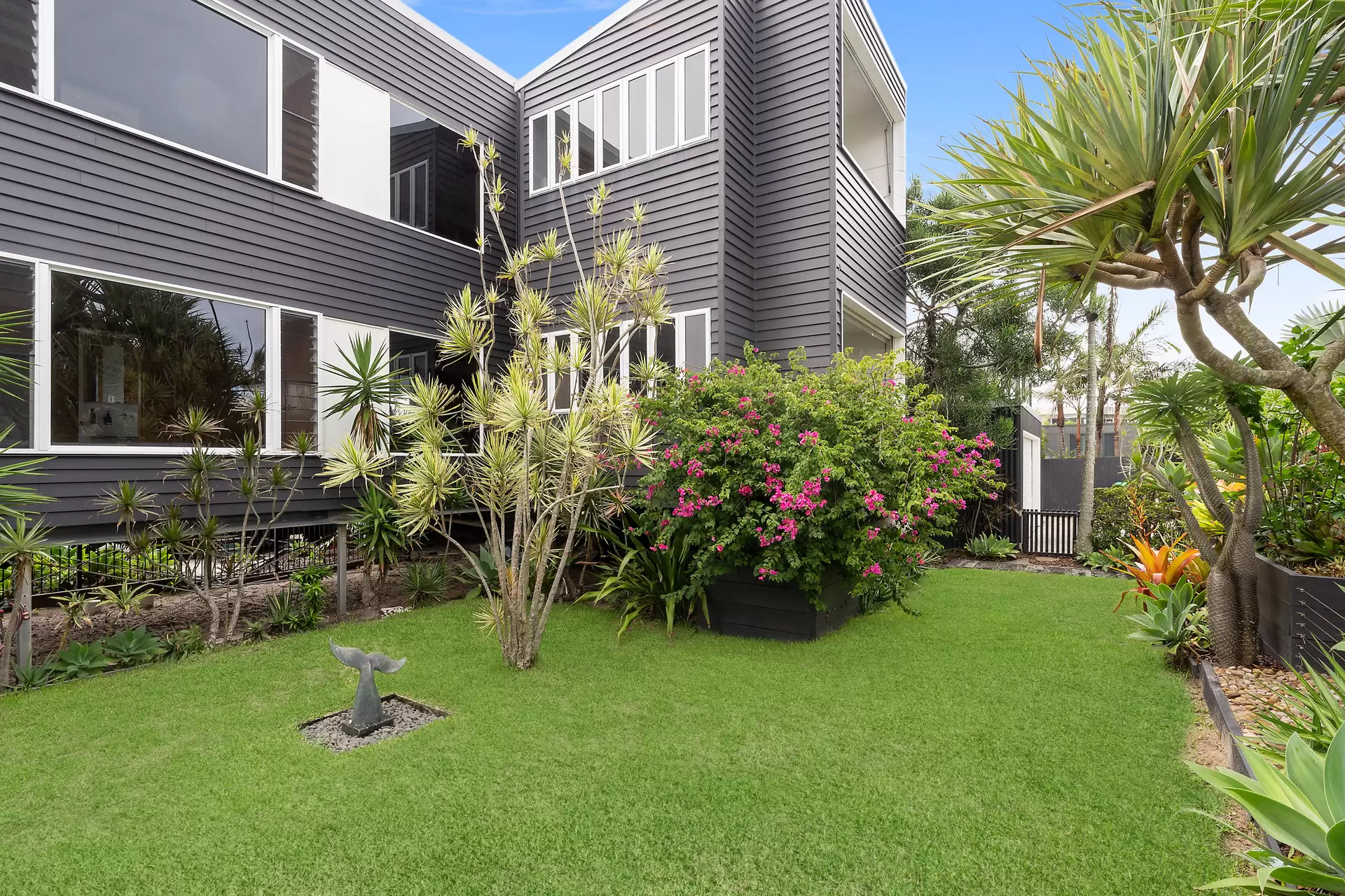15 Kendall Street, Byron Bay Sold by Byron Bay Sotheby's International Realty - image 1