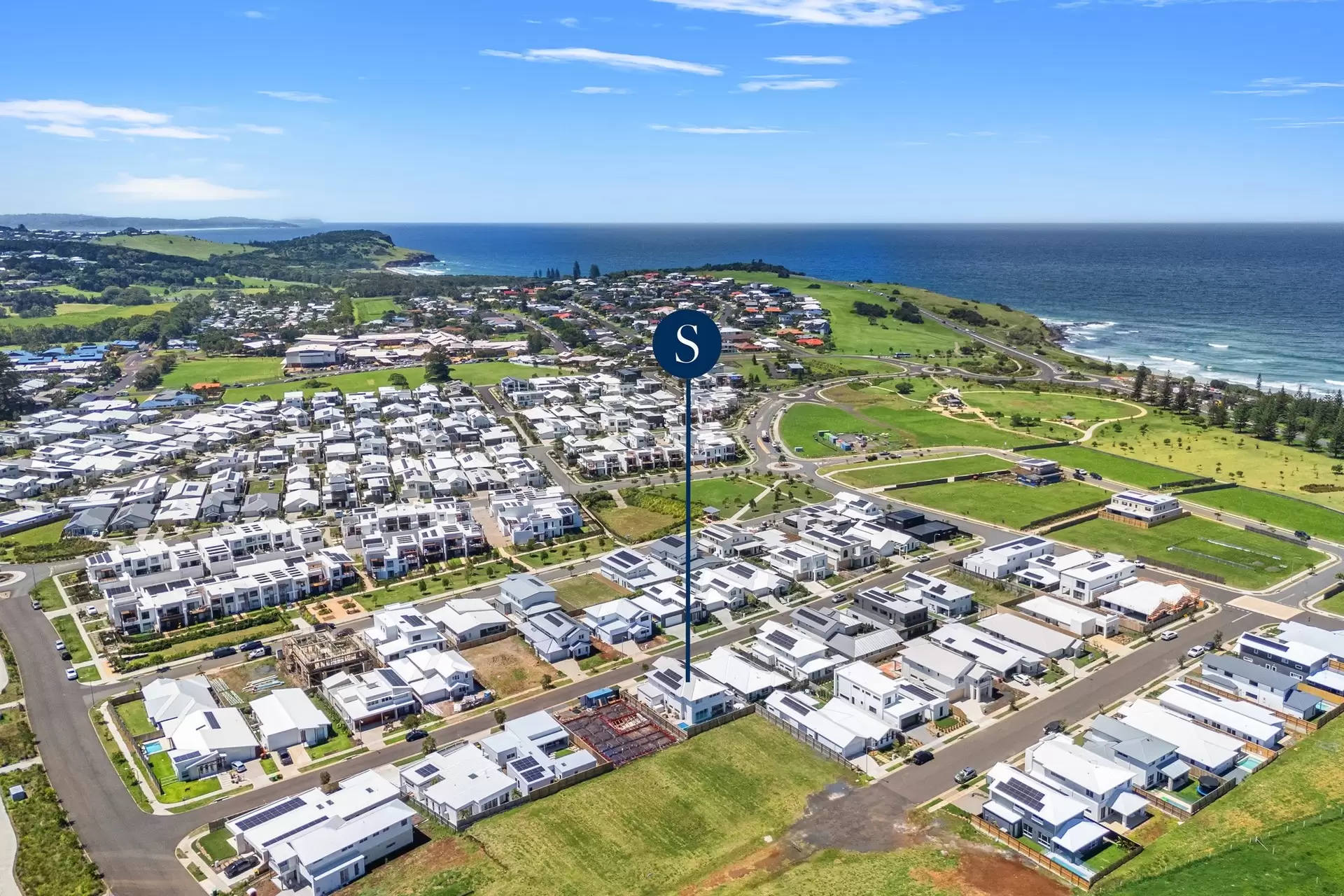 17 Sunhaven Avenue, Skennars Head For Sale by Byron Bay Sotheby's International Realty - image 1