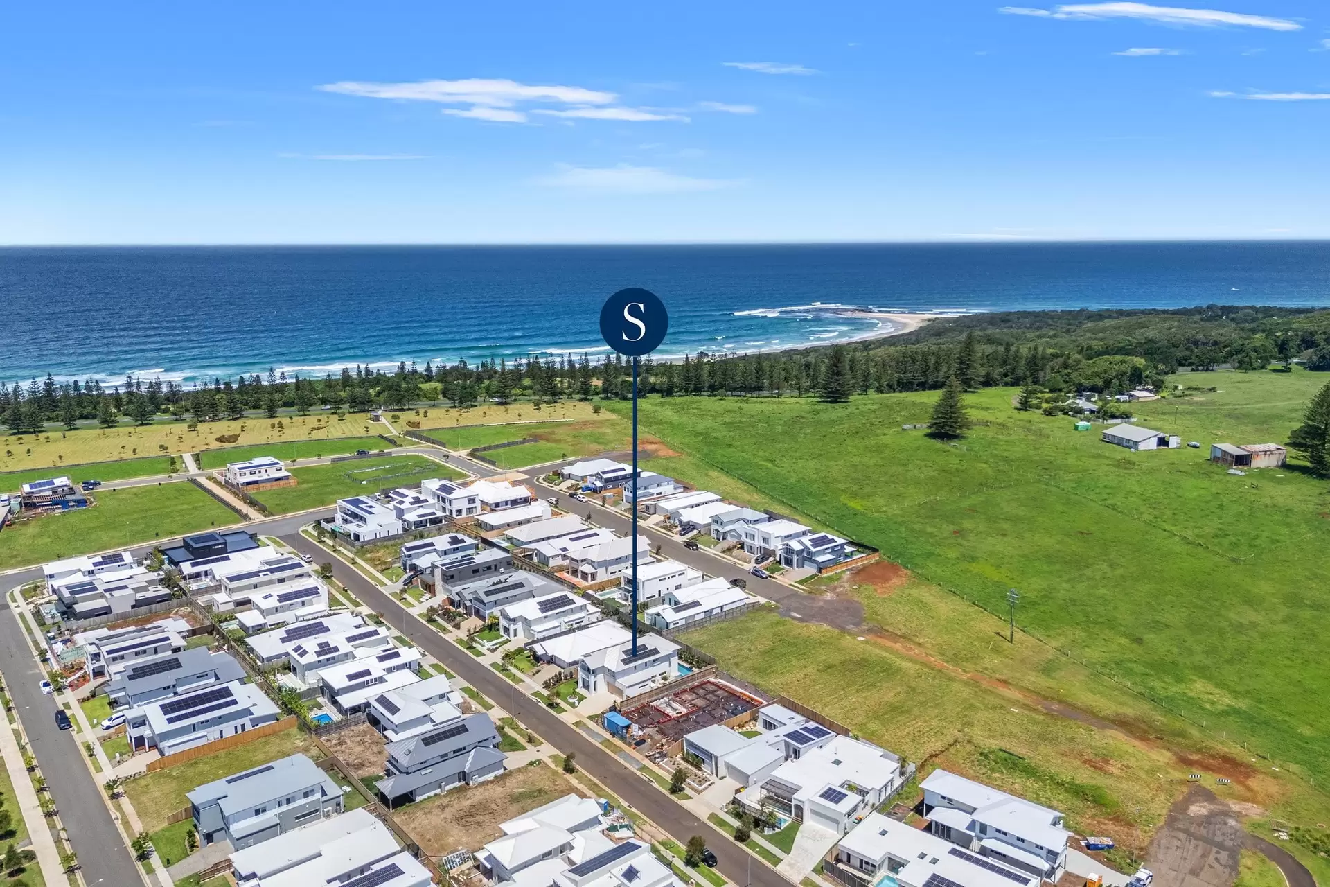 17 Sunhaven Avenue, Skennars Head For Sale by Byron Bay Sotheby's International Realty - image 1