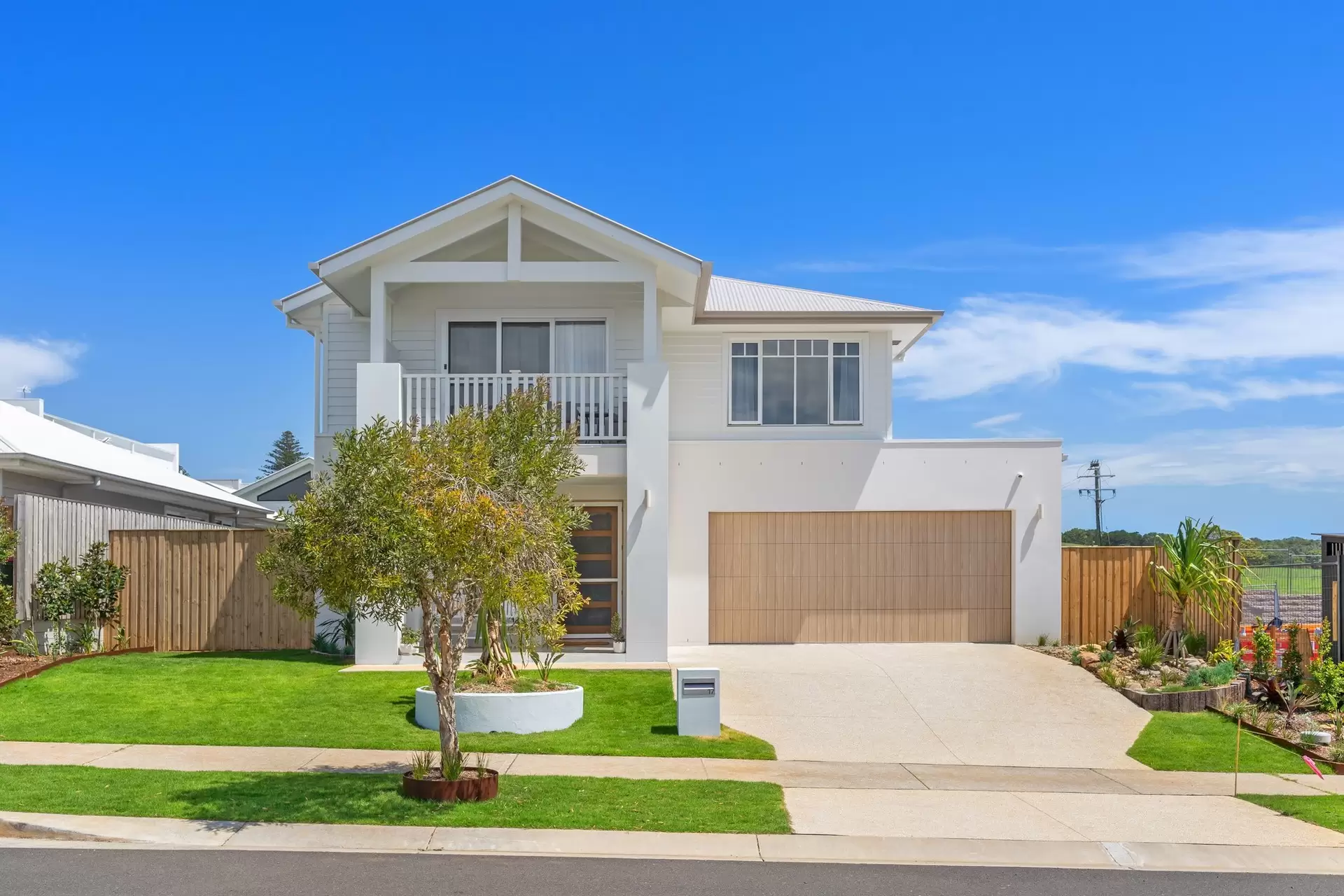 17 Sunhaven Avenue, Skennars Head For Sale by Byron Bay Sotheby's International Realty - image 1