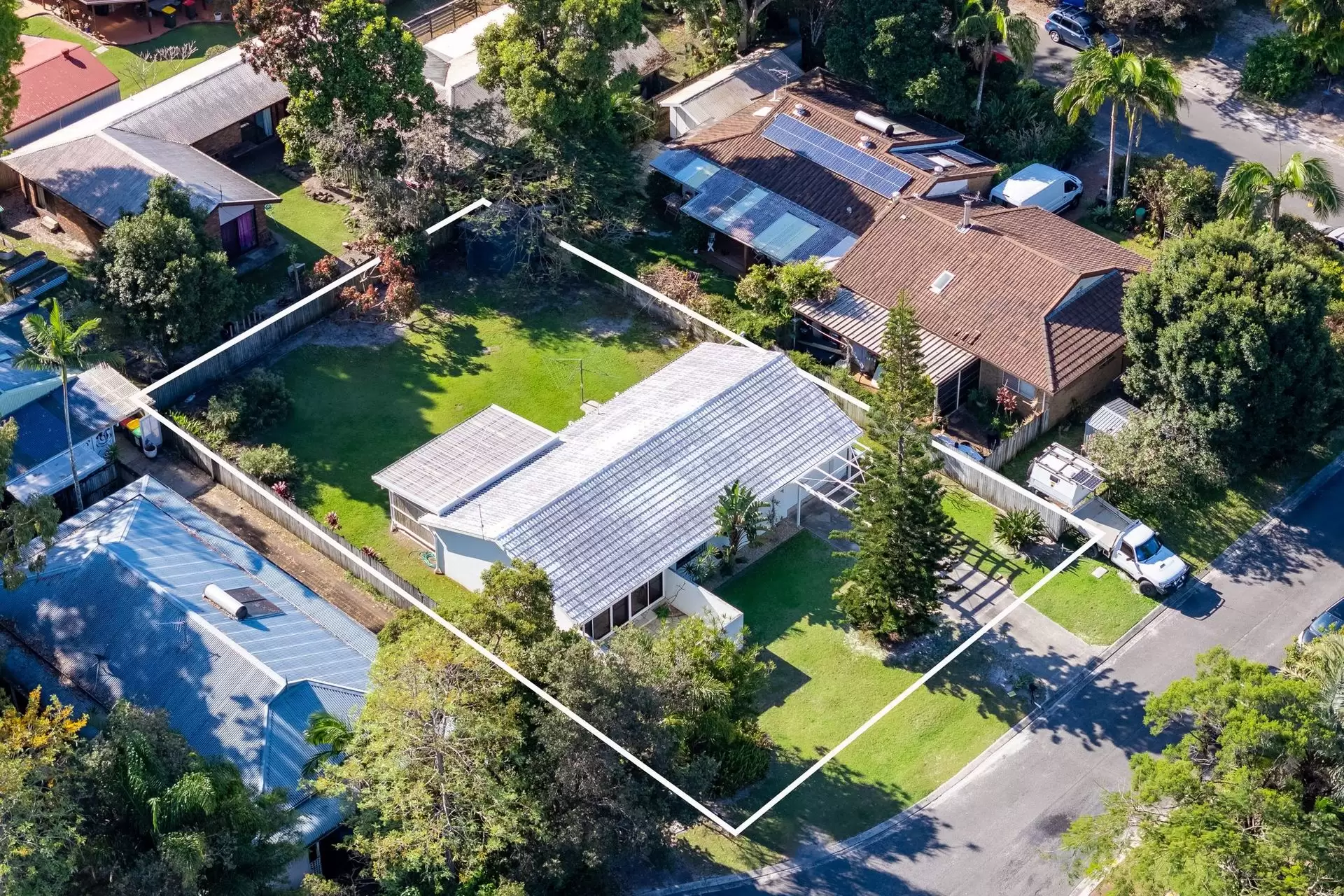 6 Cain Court, Byron Bay Sold by Byron Bay Sotheby's International Realty - image 1