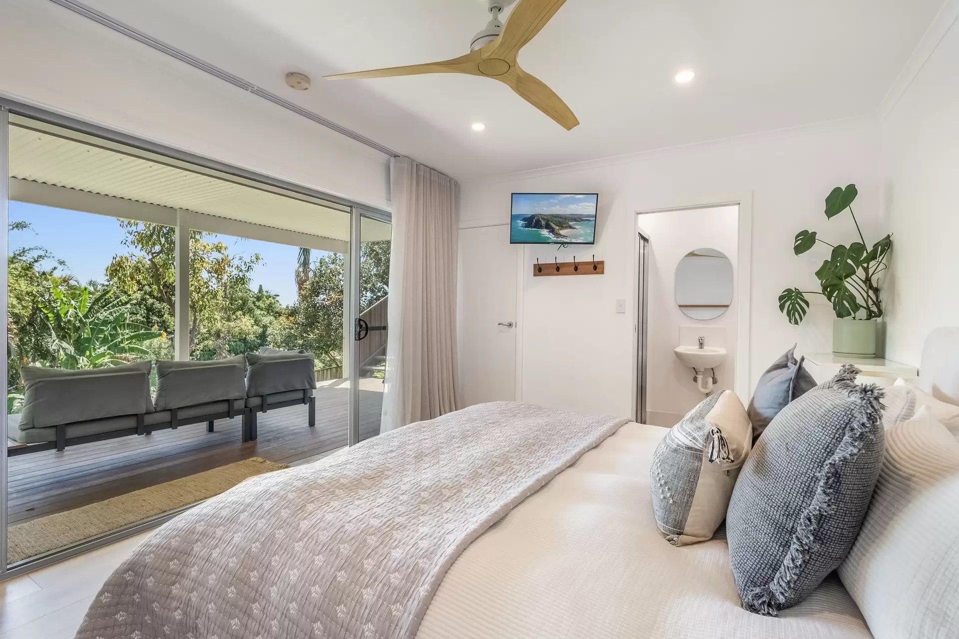 7 Warrawee Drive, Lennox Head Sold by Byron Bay Sotheby's International Realty - image 1