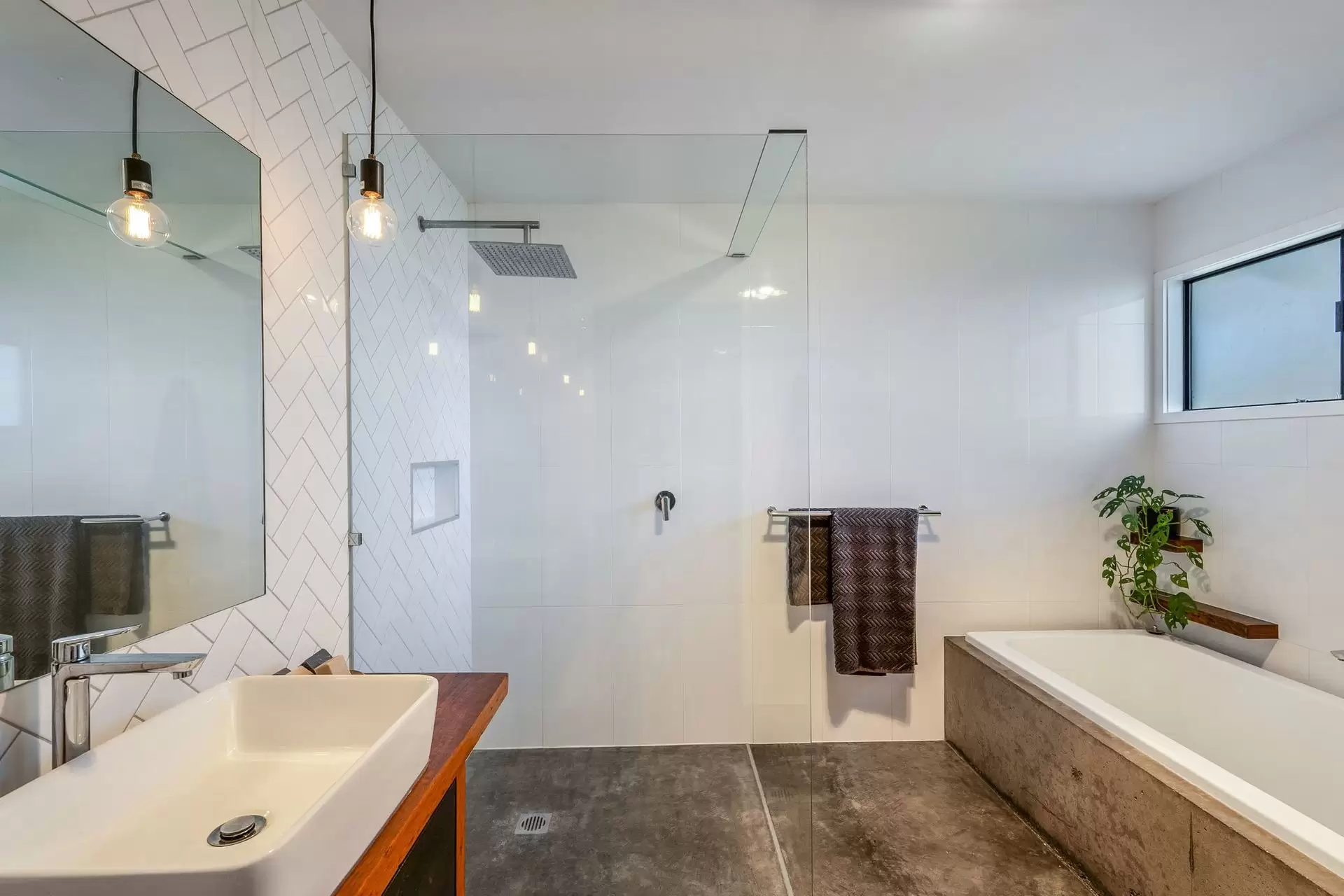7 Scott Street, Byron Bay Sold by Byron Bay Sotheby's International Realty - image 1