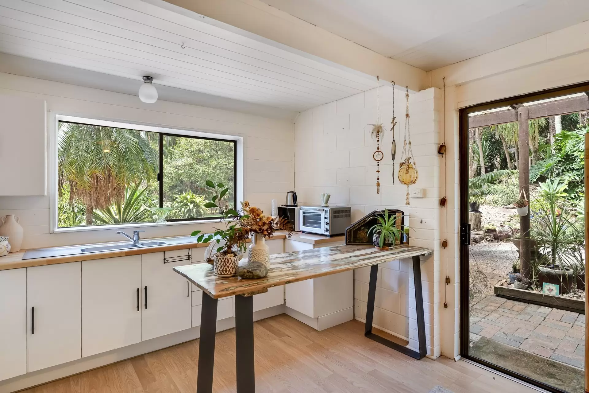 9 Brookview Court, Ewingsdale Sold by Byron Bay Sotheby's International Realty - image 1