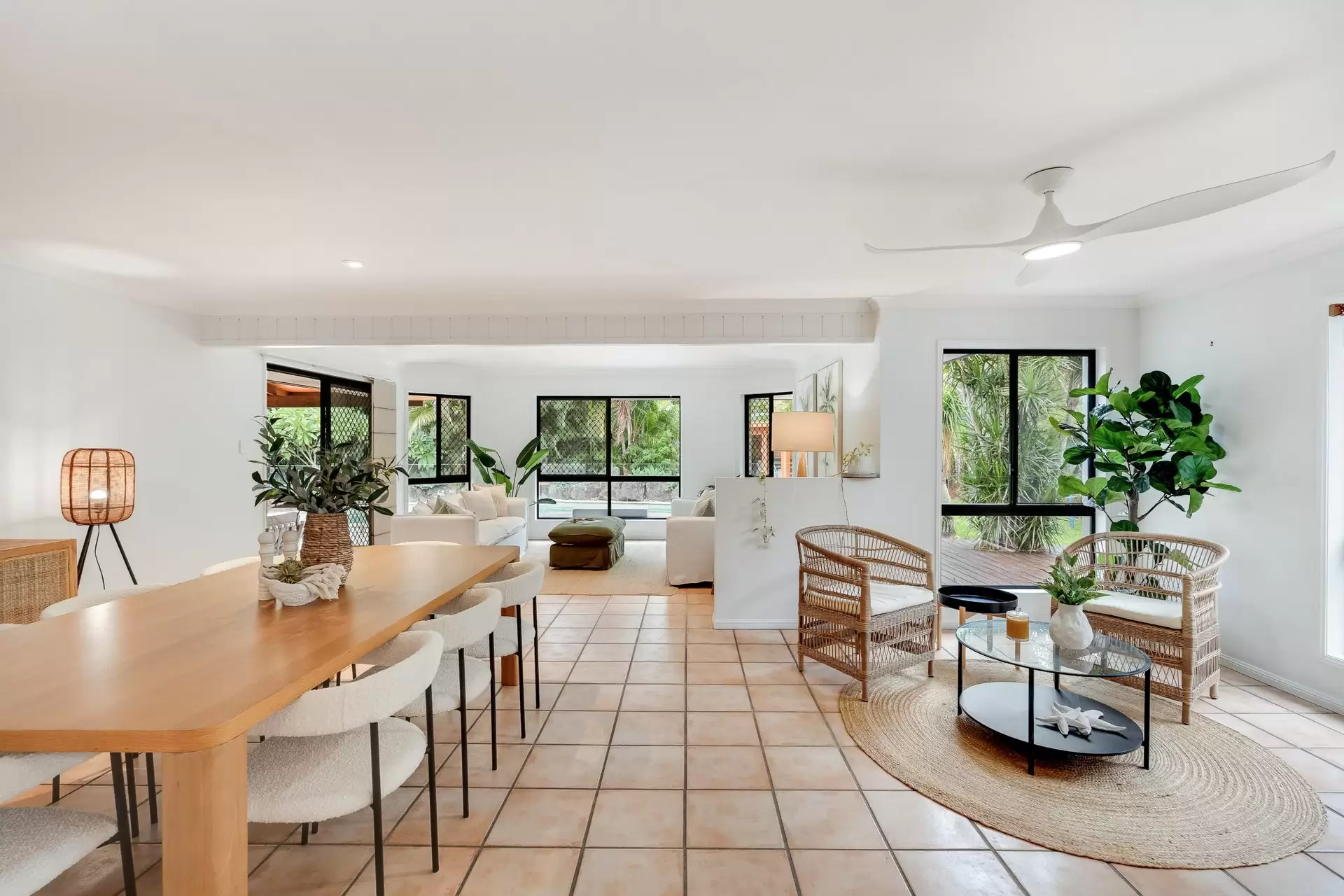 4 Dugun Court, Ocean Shores Sold by Byron Bay Sotheby's International Realty - image 1