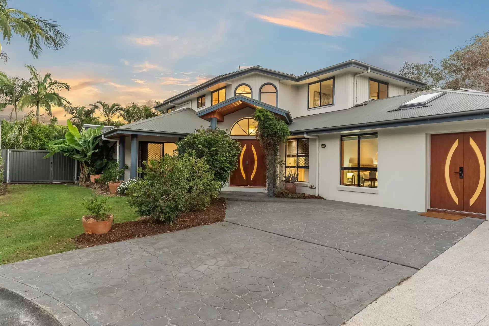 4 Dugun Court, Ocean Shores Sold by Byron Bay Sotheby's International Realty - image 1