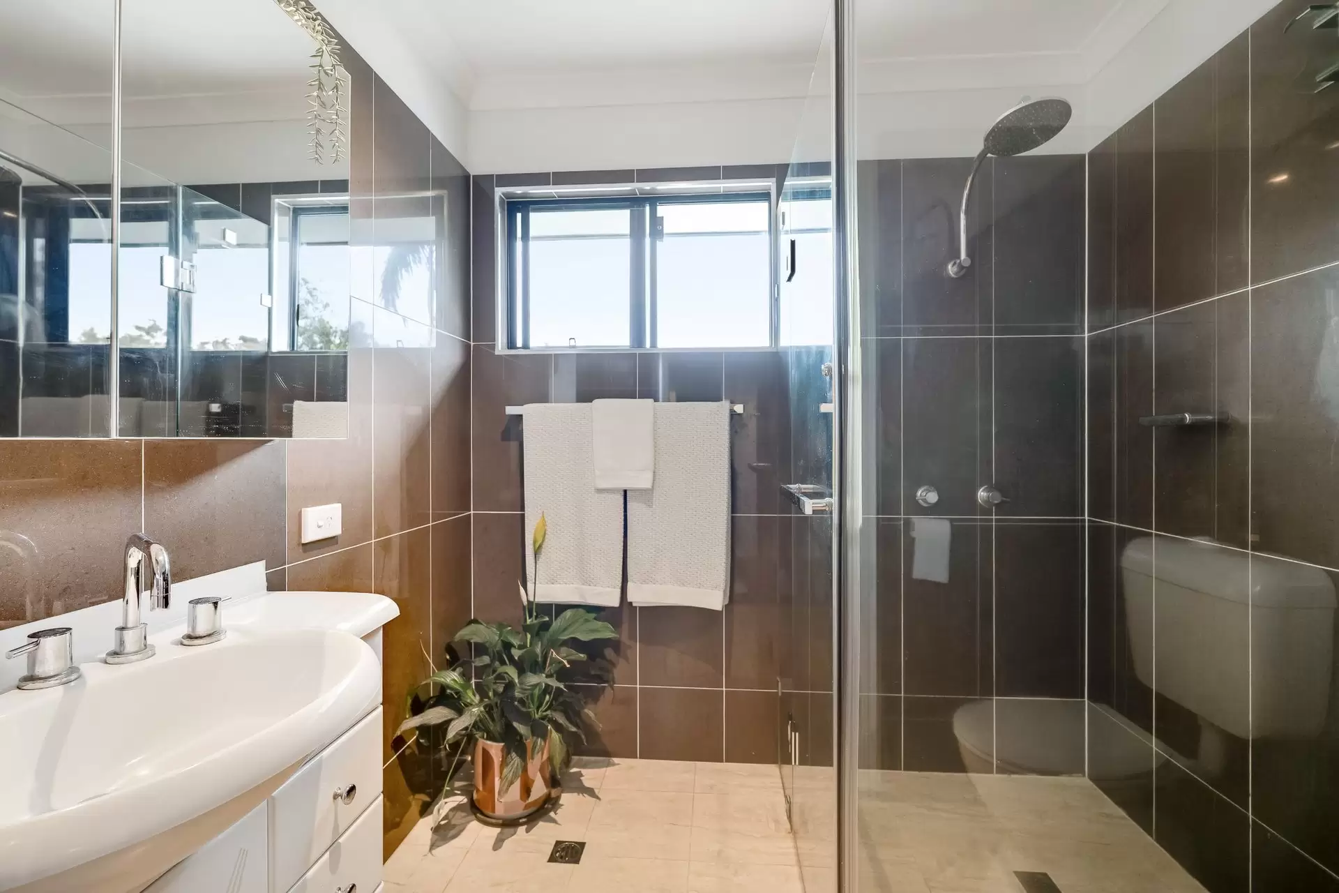 4 Dugun Court, Ocean Shores Sold by Byron Bay Sotheby's International Realty - image 1