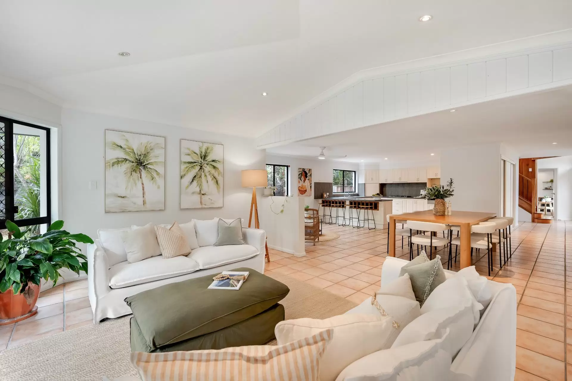 4 Dugun Court, Ocean Shores Sold by Byron Bay Sotheby's International Realty - image 1