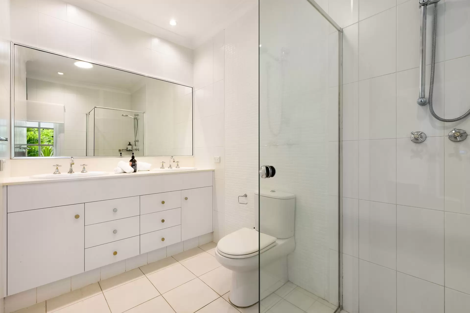 10 Byron Creek Road, Coopers Shoot Sold by Byron Bay Sotheby's International Realty - image 1