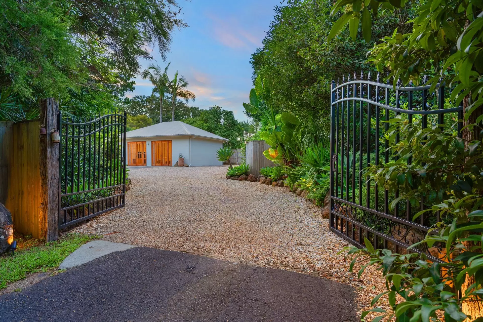 10 Roses Road, Federal Sold by Byron Bay Sotheby's International Realty - image 1