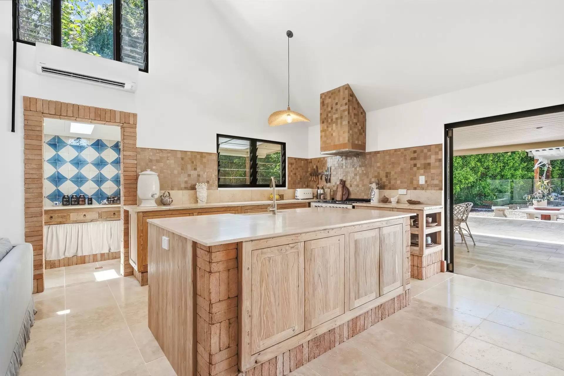 10 Roses Road, Federal Sold by Byron Bay Sotheby's International Realty - image 1