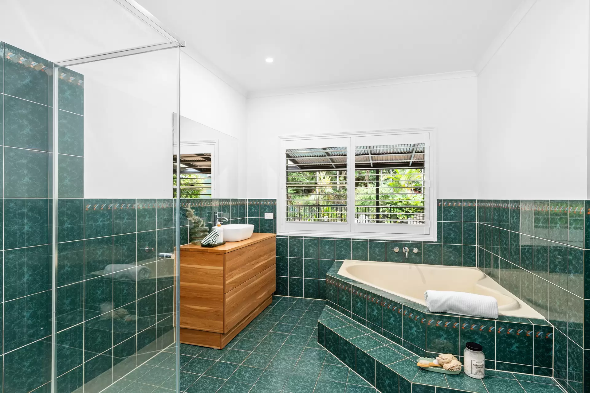 17 Avocado Crescent, Ewingsdale Sold by Byron Bay Sotheby's International Realty - image 1