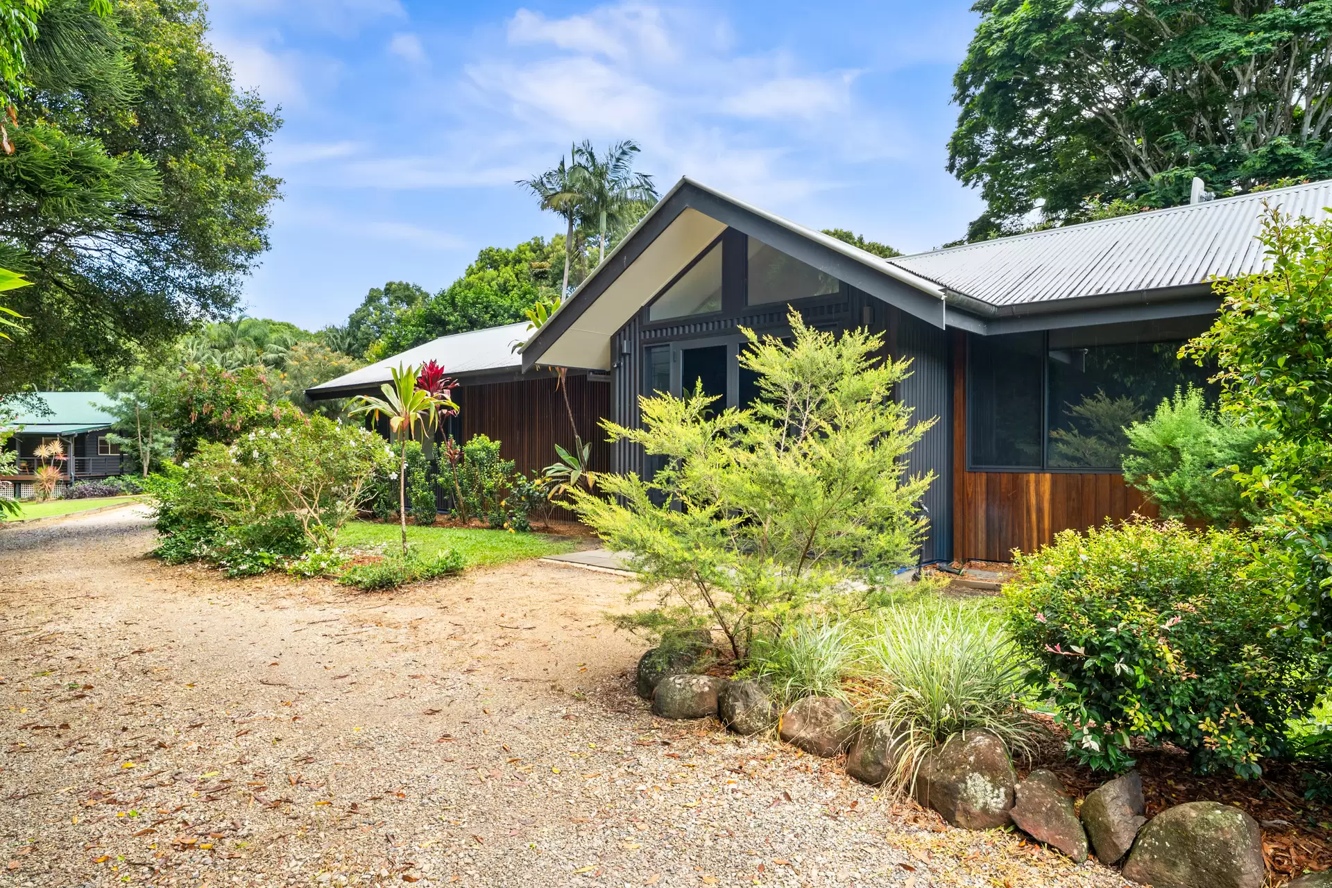 17 Avocado Crescent, Ewingsdale Sold by Byron Bay Sotheby's International Realty - image 1