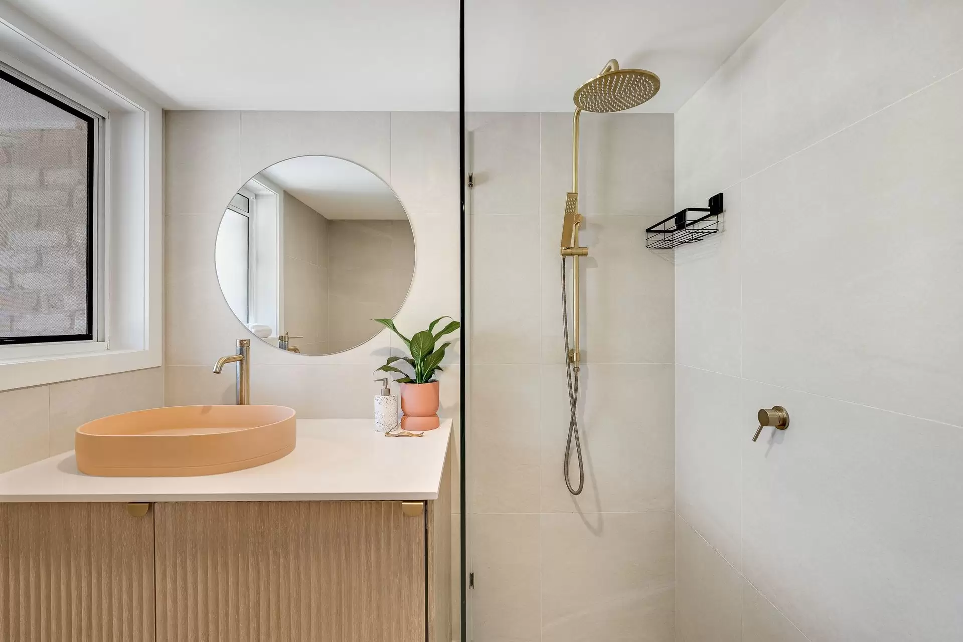 3/49 Belongil Crescent, Byron Bay Sold by Byron Bay Sotheby's International Realty - image 1