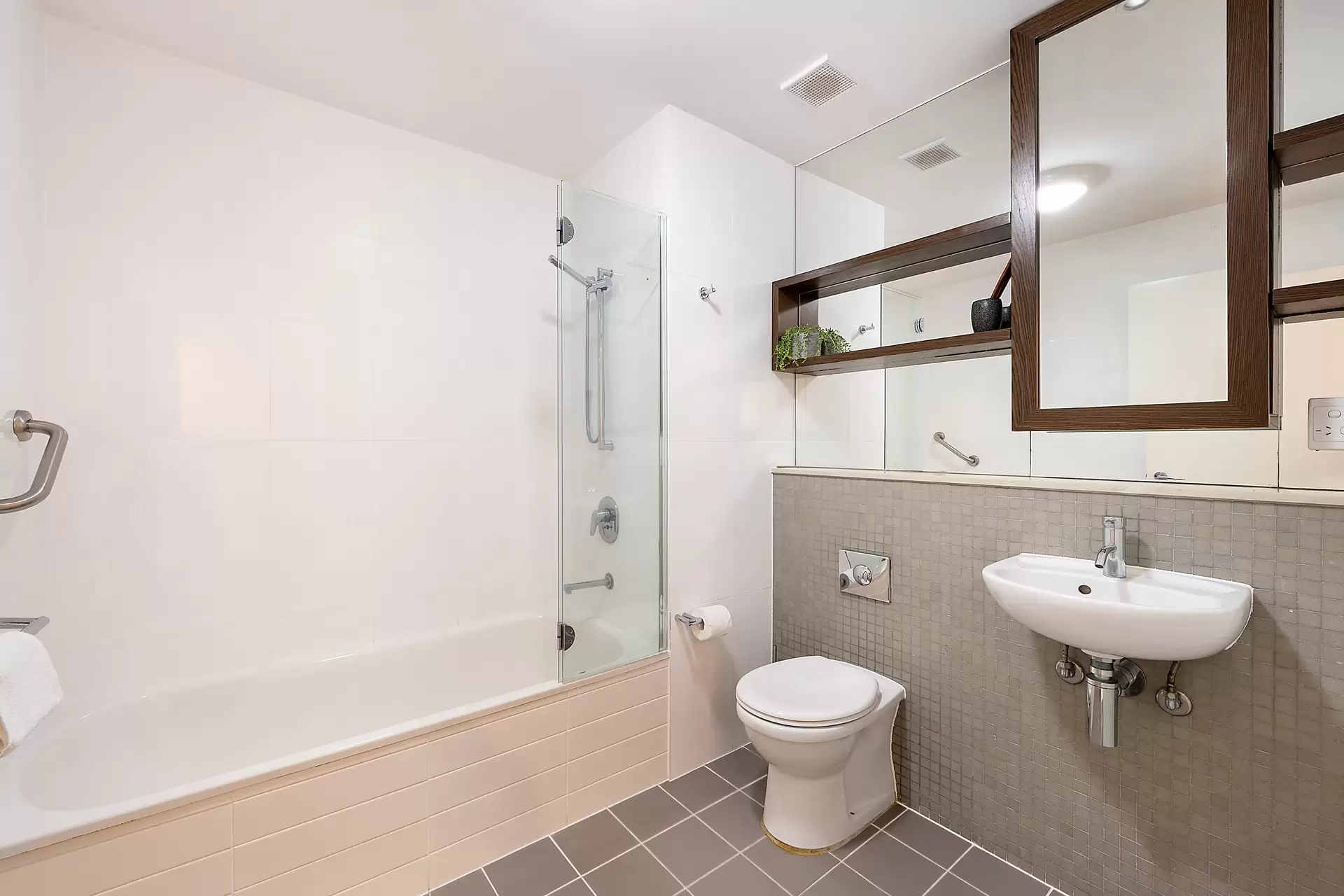 22/33-35 Childe Street, Byron Bay Sold by Byron Bay Sotheby's International Realty - image 1