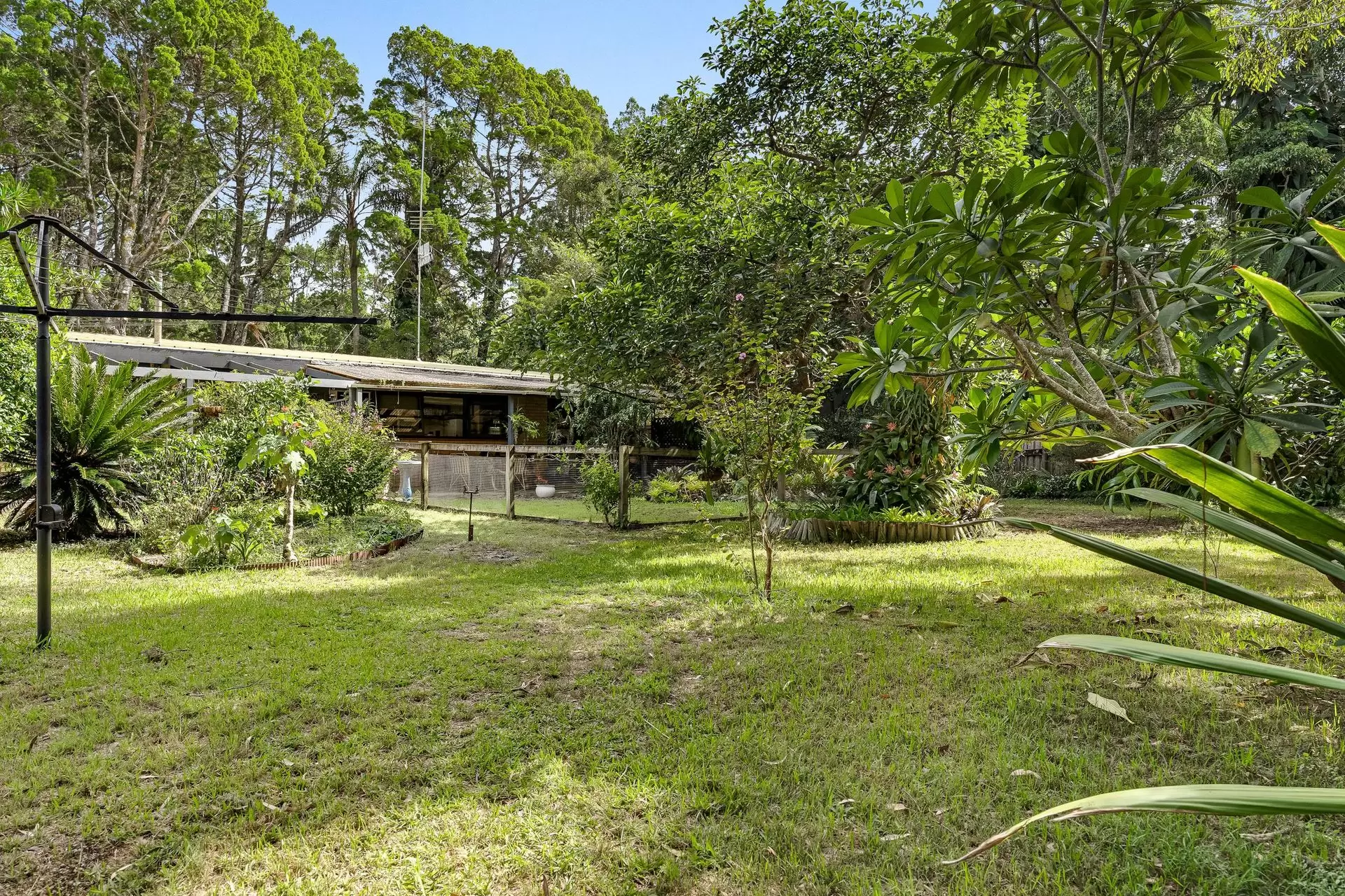 147-149 Broken Head Road, Suffolk Park Sold by Byron Bay Sotheby's International Realty - image 1