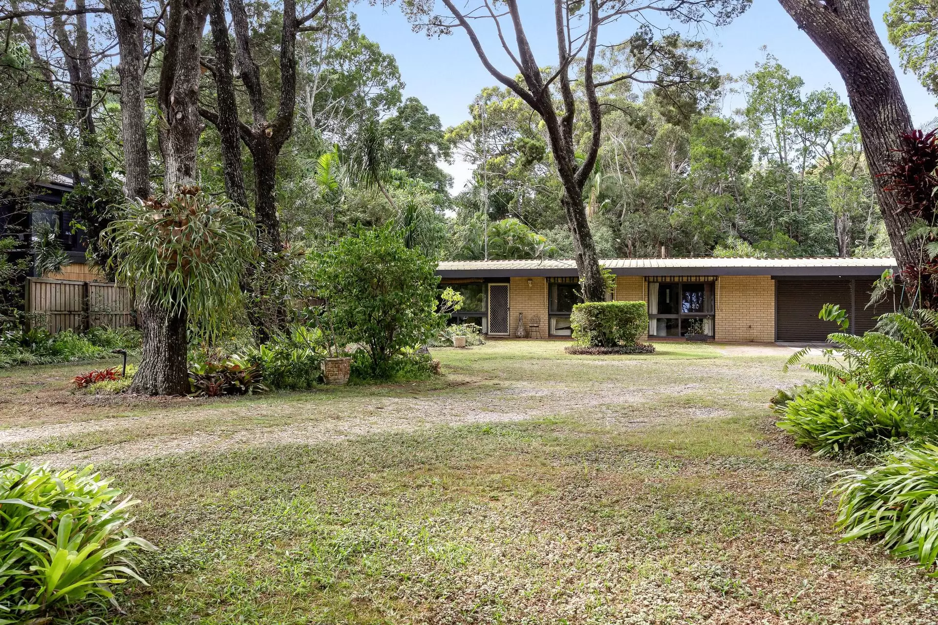 147-149 Broken Head Road, Suffolk Park Sold by Byron Bay Sotheby's International Realty - image 1