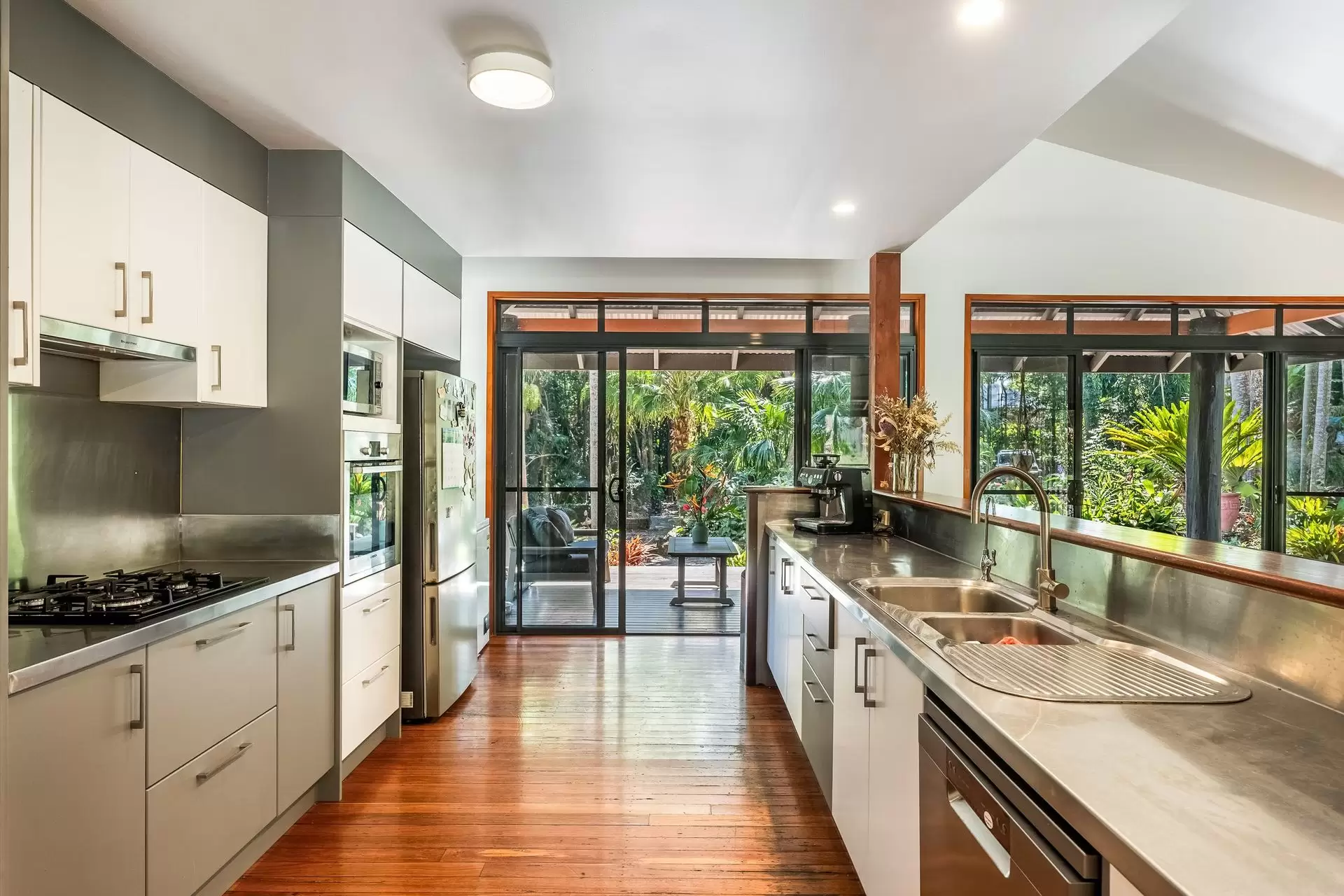 9 Angus Place, Ewingsdale For Sale by Byron Bay Sotheby's International Realty - image 1