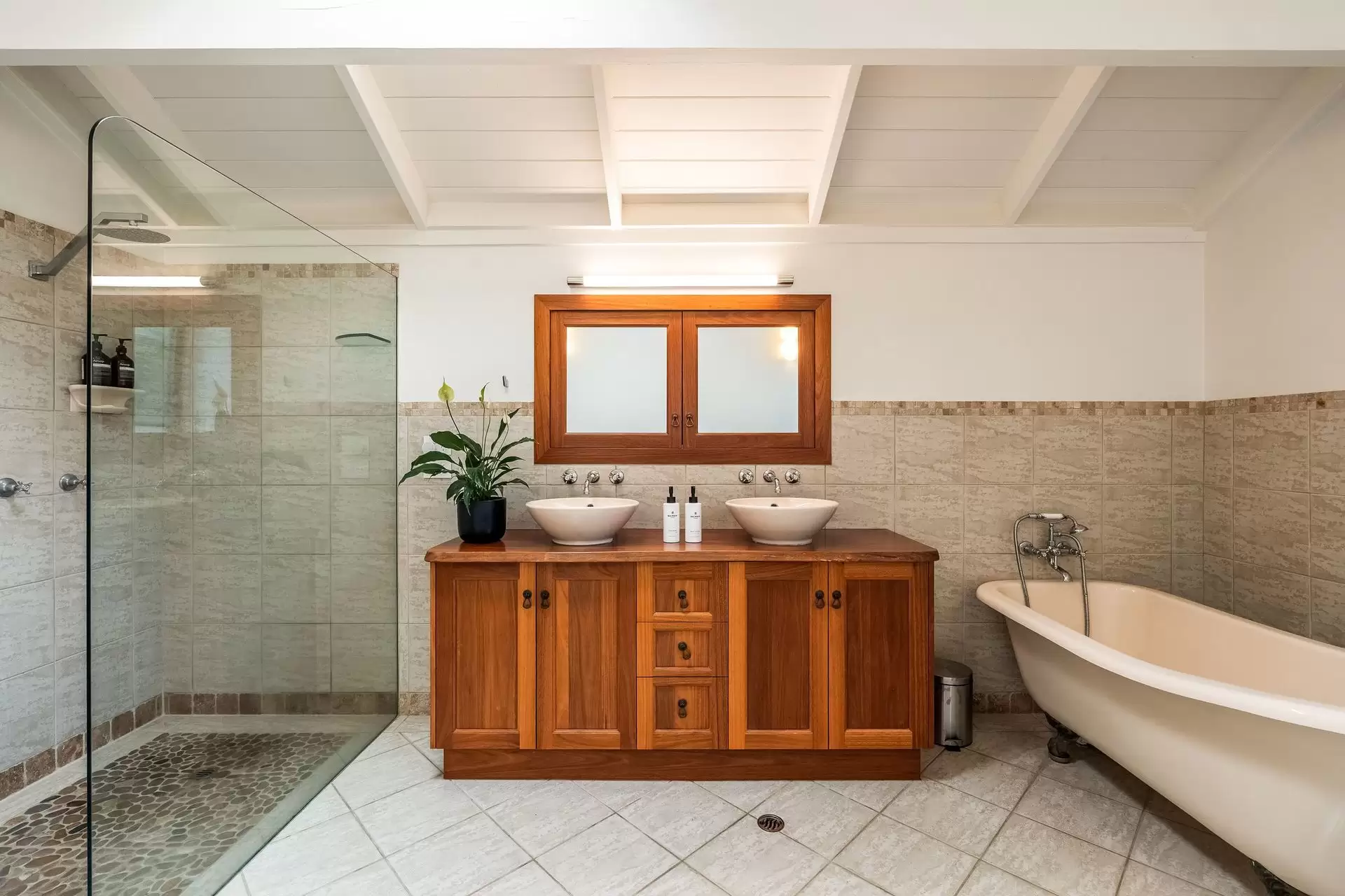 13 Goolara Court, Ocean Shores For Sale by Byron Bay Sotheby's International Realty - image 1