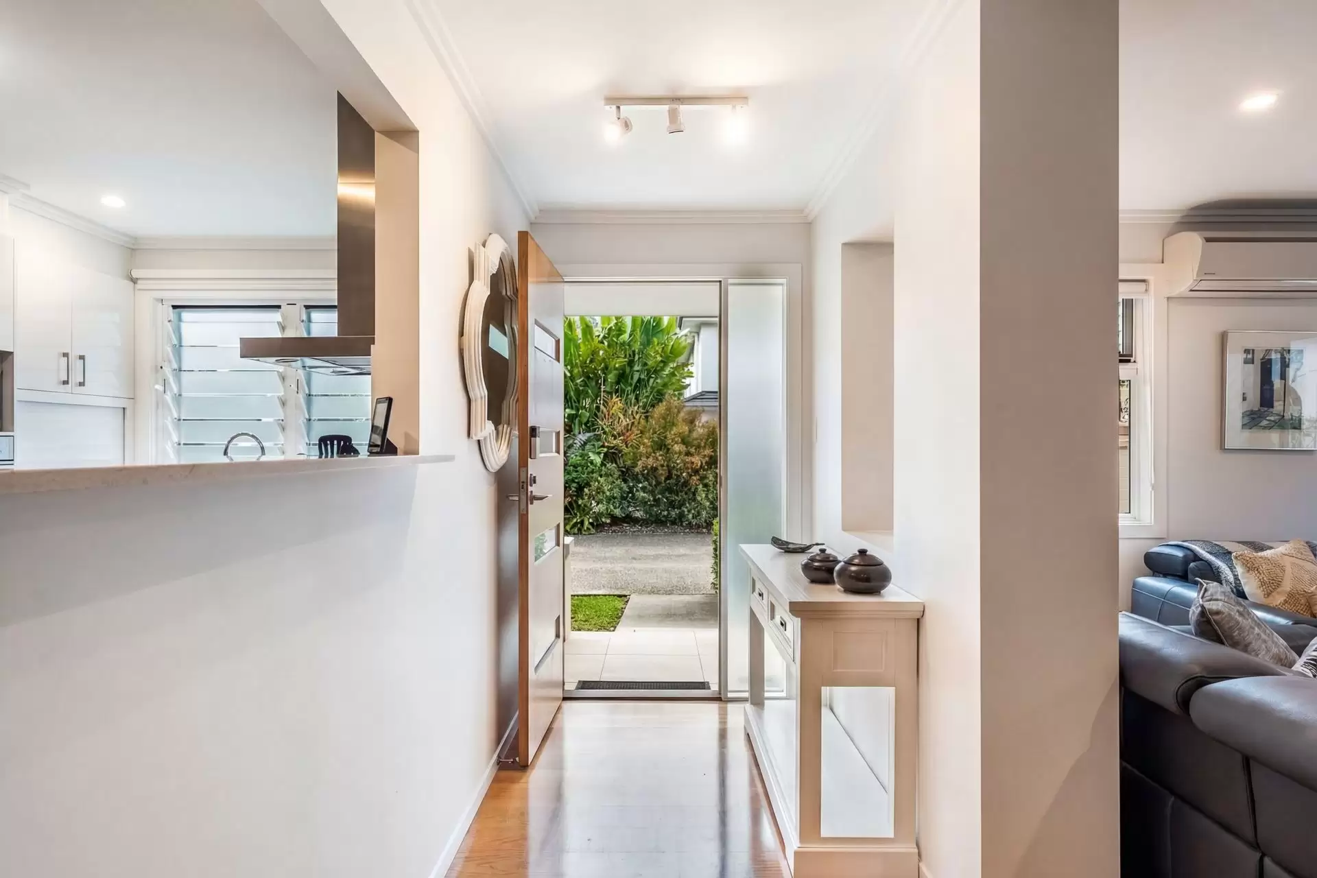 25/6-8 Browning Street, Byron Bay Sold by Byron Bay Sotheby's International Realty - image 1