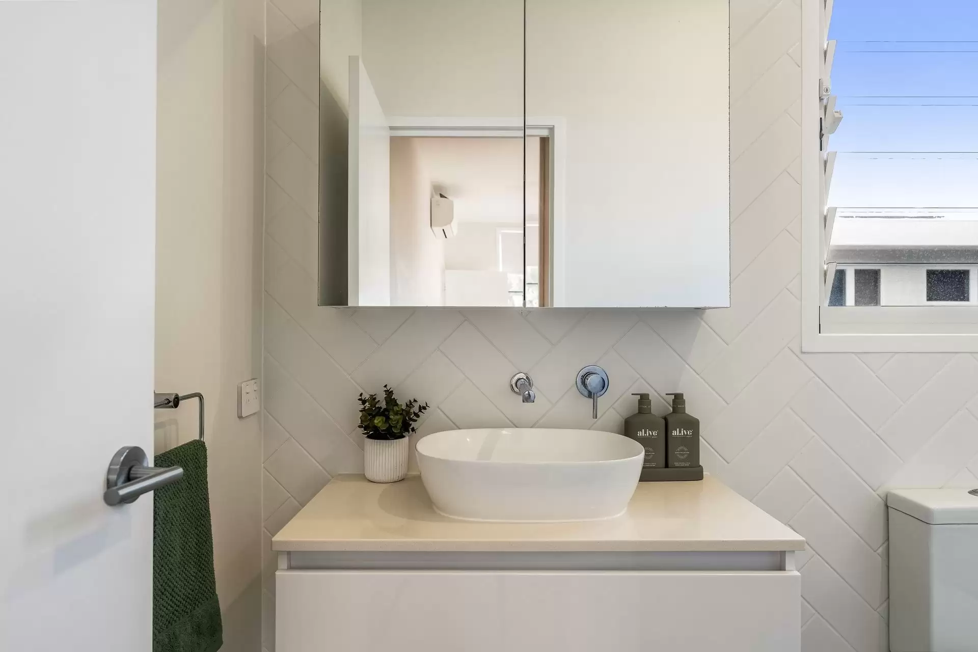 2/113 Paterson Street, Byron Bay Sold by Byron Bay Sotheby's International Realty - image 1