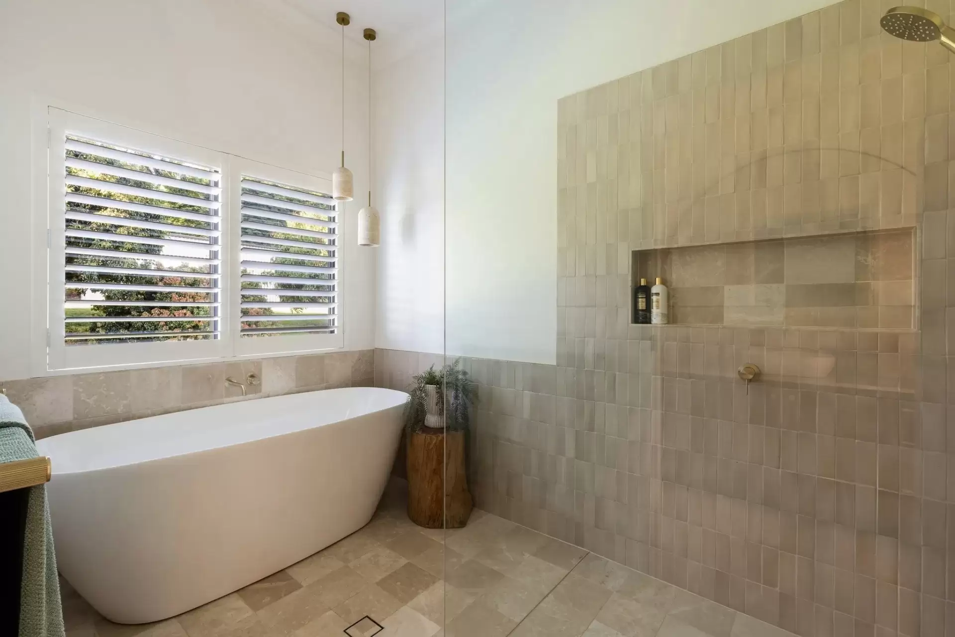 87 Meridian Drive, Coolgardie For Sale by Byron Bay Sotheby's International Realty - image 1