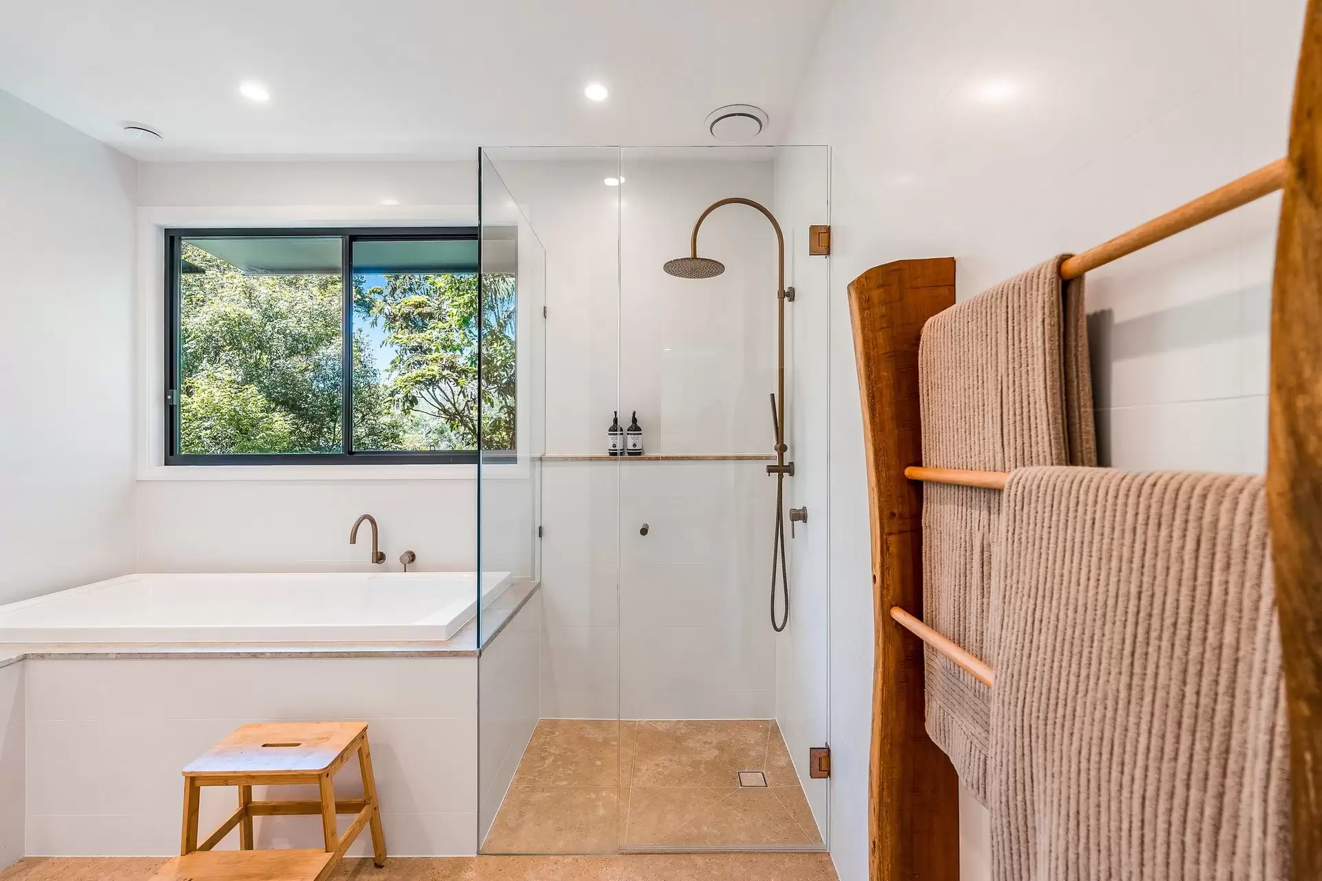 32 Gloria Street, South Golden Beach For Sale by Byron Bay Sotheby's International Realty - image 1