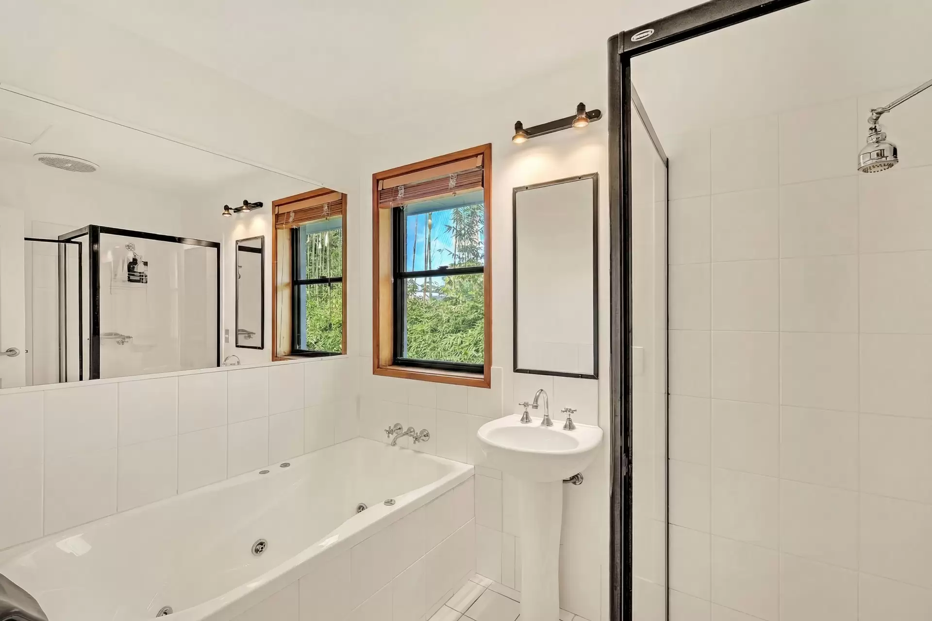 24 Oakland Court, Byron Bay Auction by Byron Bay Sotheby's International Realty - image 1