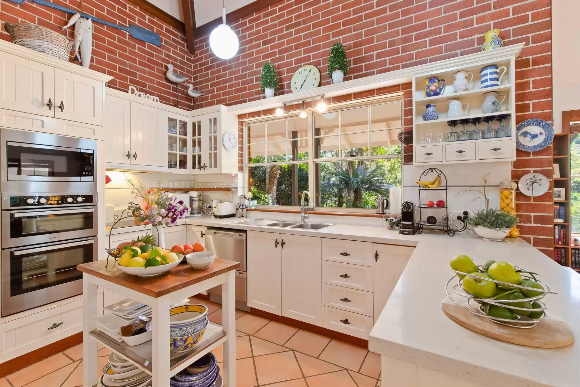 15 Valley Court, Ewingsdale Sold by Byron Bay Sotheby's International Realty - image 1
