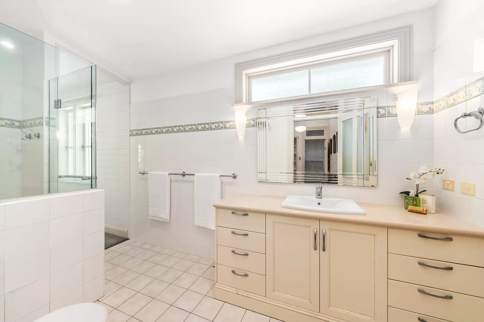 4 Tyagarah Street, Mullumbimby Sold by Byron Bay Sotheby's International Realty - image 1